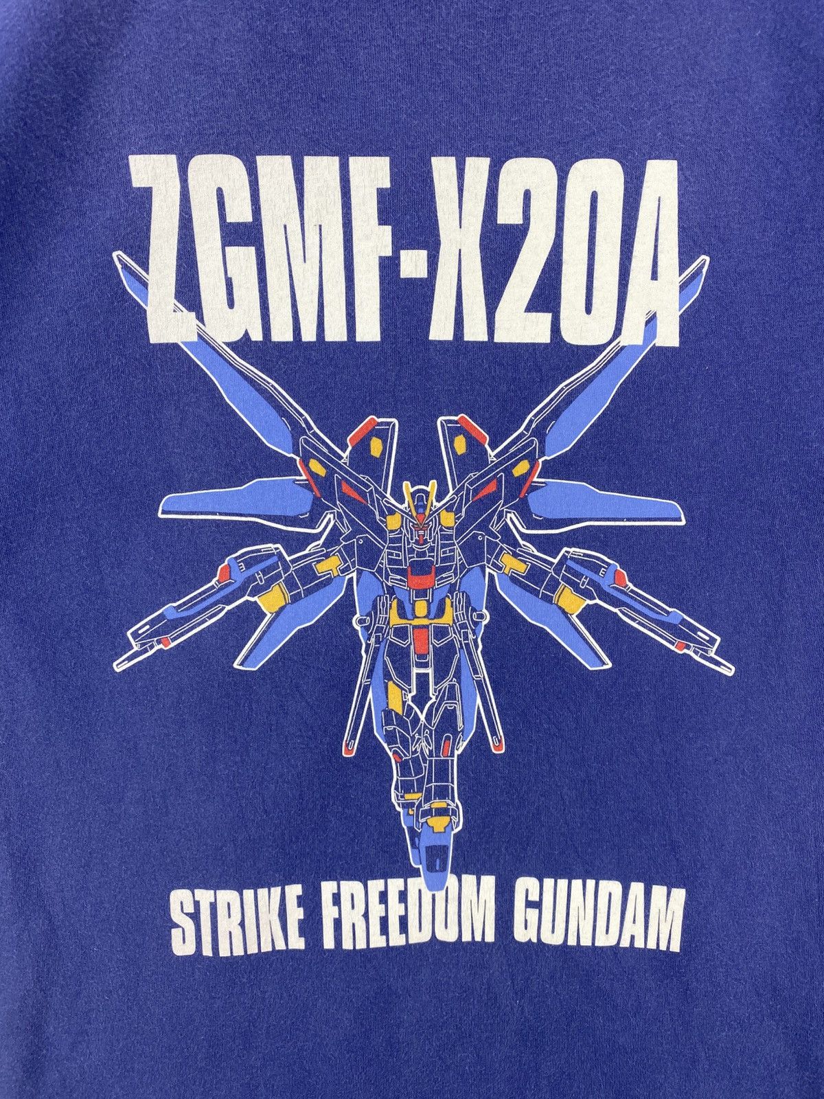 Uniqlo Uniqlo UT X Gundam Graphic Tee Size US S / EU 44-46 / 1 - 8 Thumbnail