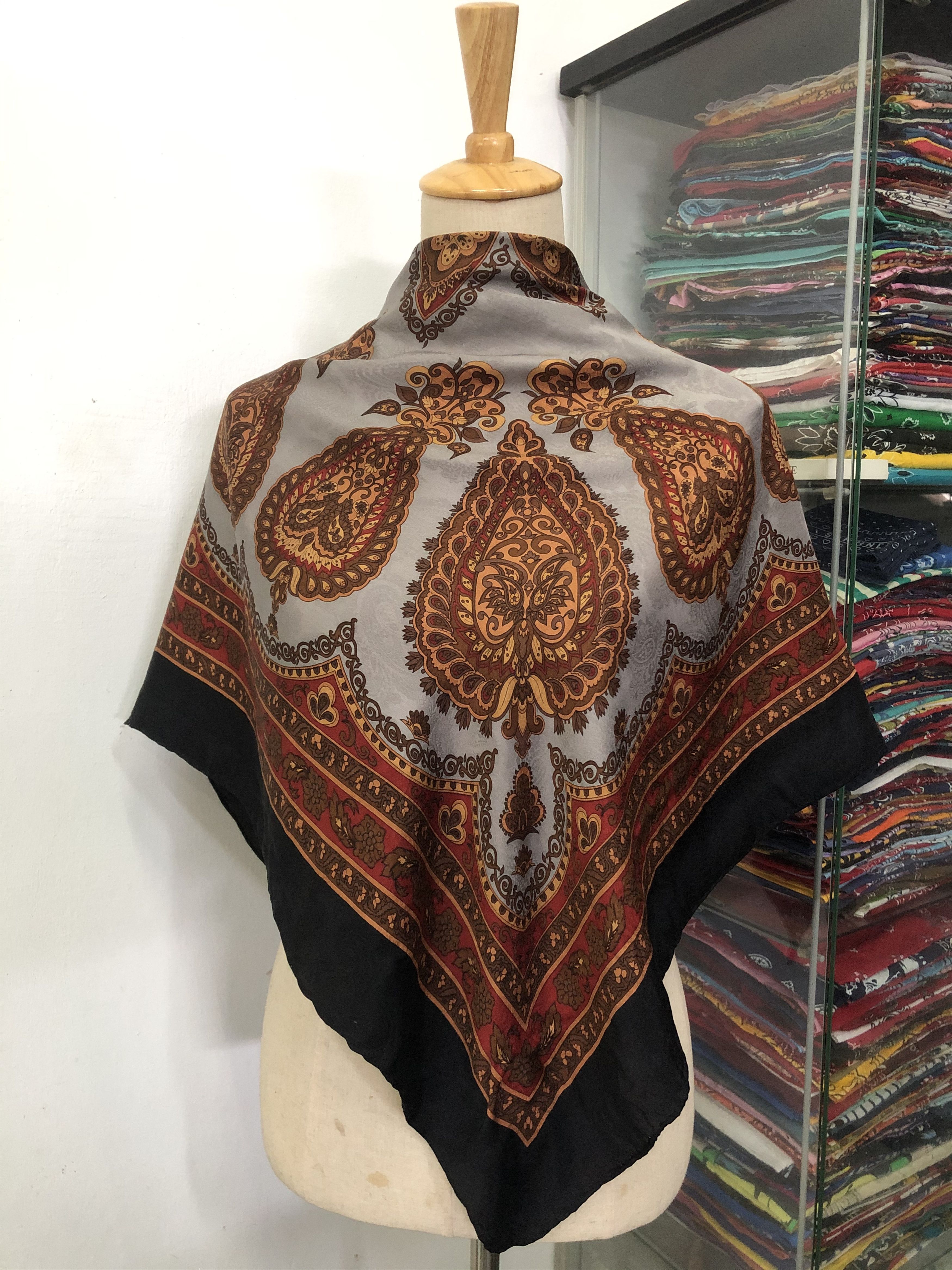 Vintage Vintage Silk Scarf Size ONE SIZE - 1 Thumbnail