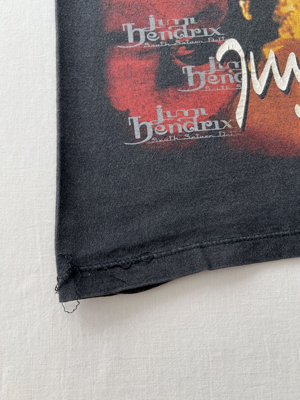 Band Tees Vintage 90s Jimi Hendrix South Saturn Delta Black T-shirt Size US S / EU 44-46 / 1 - 10 Thumbnail