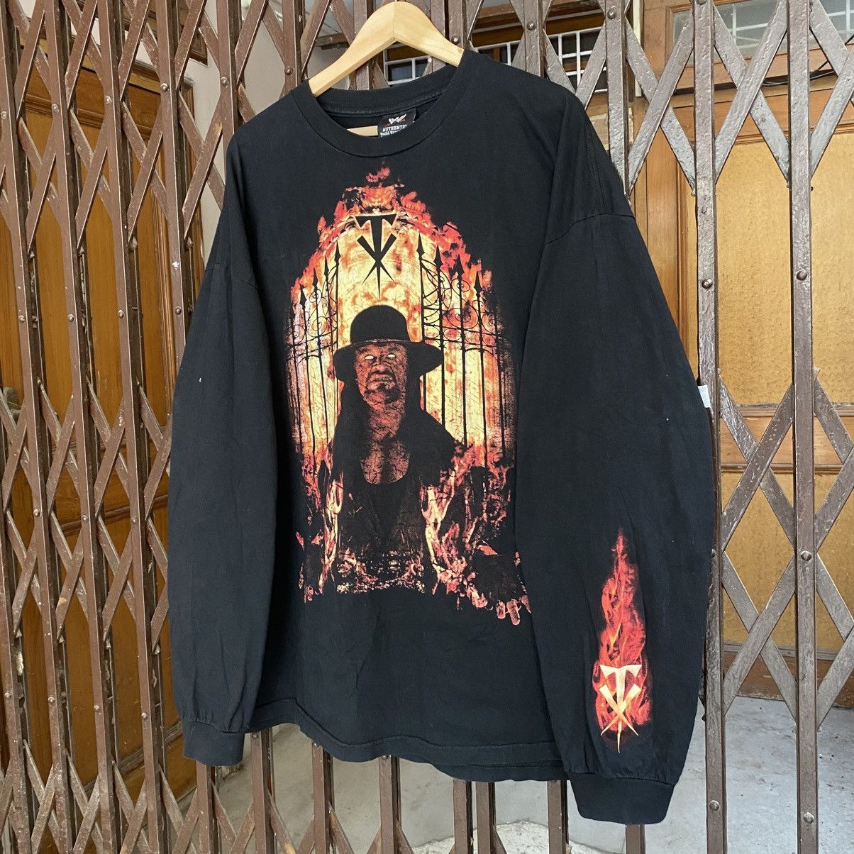 WWE Vintage WWE Undertaker "Hell's Gate" graphic T-shirt Size US XXL / EU 58 / 5 - 2 Thumbnail