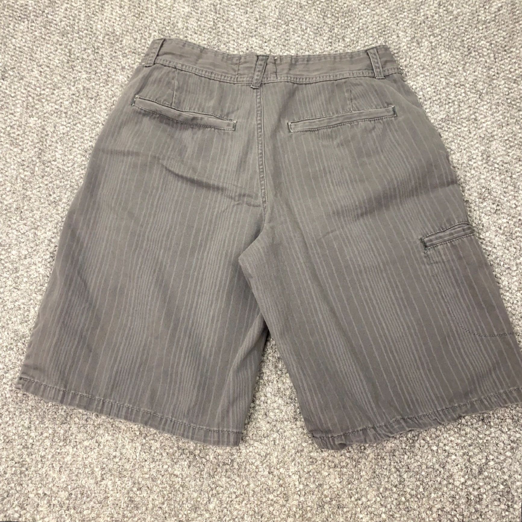 Ocean Pacific Ocean Pacific Mens Shorts Size 32 Gray Striped Chino Surf Skate Beach Size US 32 / EU 48 - 6 Thumbnail