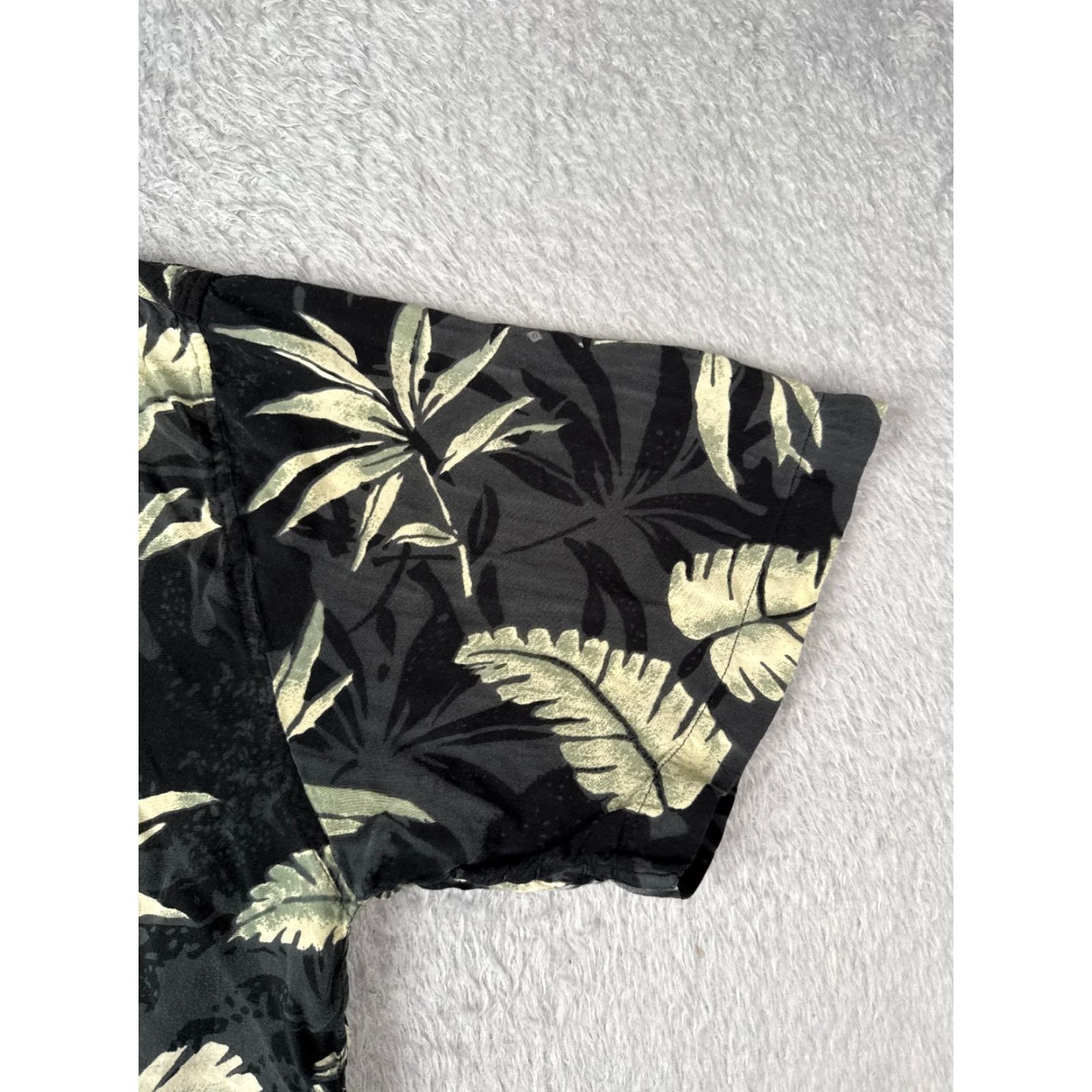 Haggar Haggar Shirt Men Extra Large Black Green Floral Hawaiian Floral 100% Rayon Size US XL / EU 56 / 4 - 2 Thumbnail