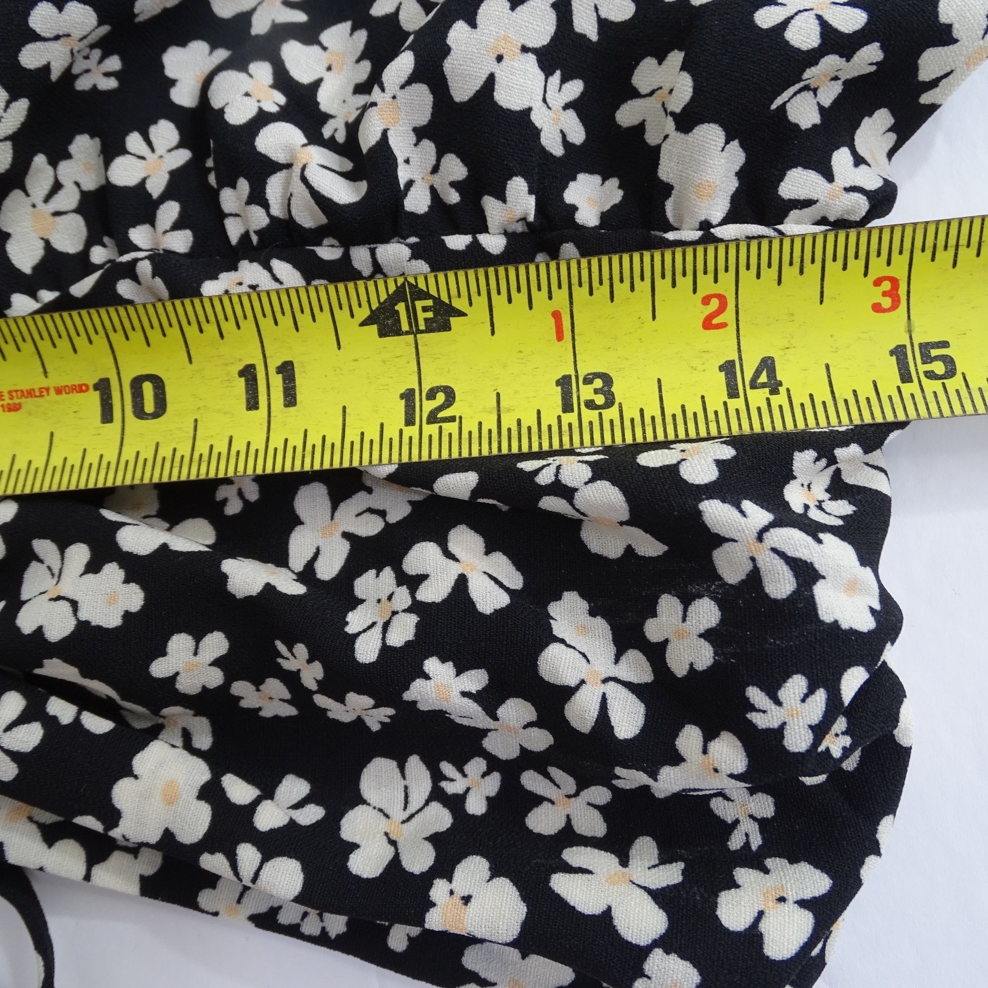 H&M H&M Black Floral Crop Top Long Sleeve V-Neck Drawstring Hem Size M / US 6-8 / IT 42-44 - 10 Thumbnail