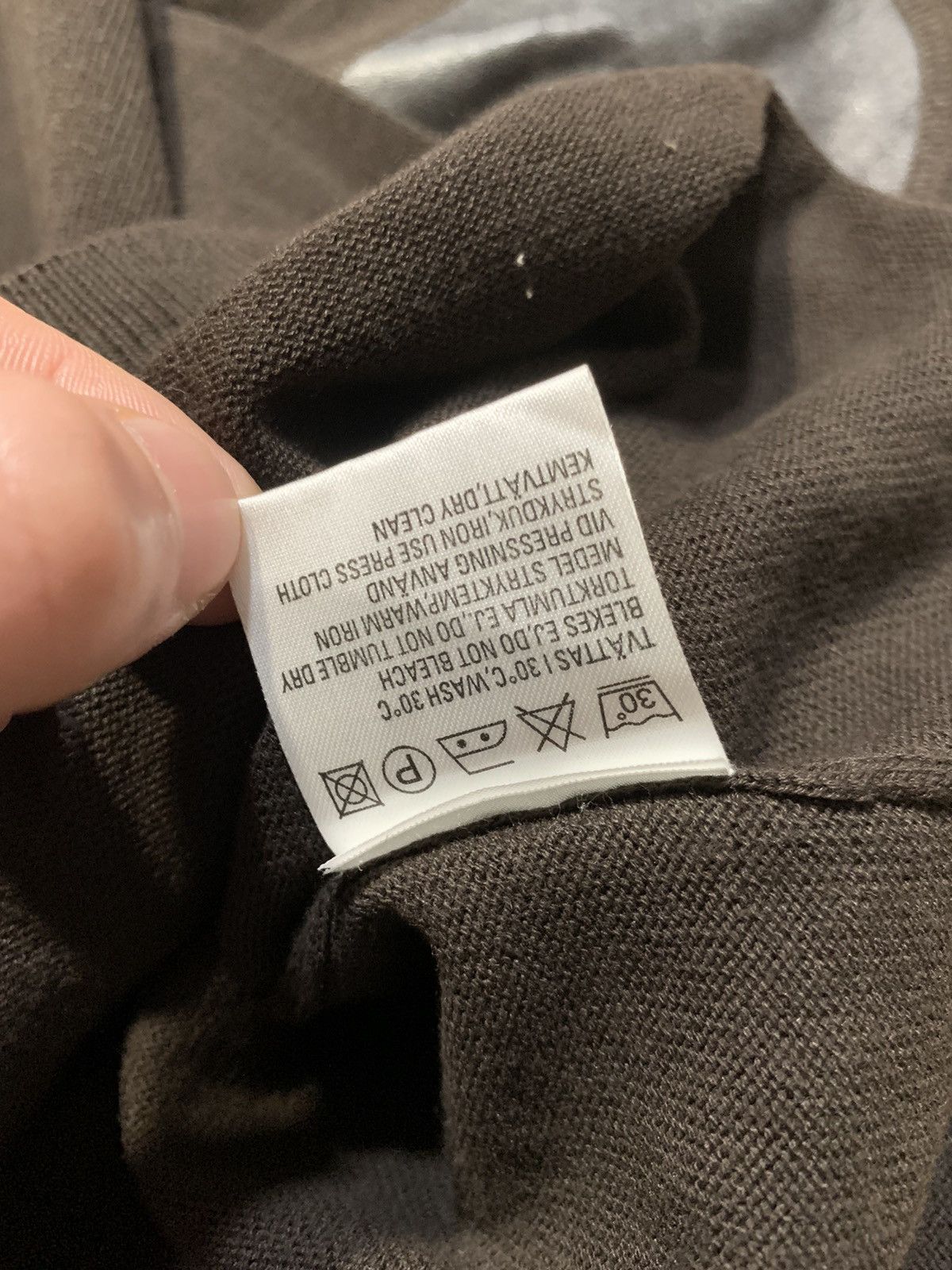 Acne Studios Acne Jeans Tommy V Neck Light Jumper 52 Size Size US L / EU 52-54 / 3 - 9 Thumbnail
