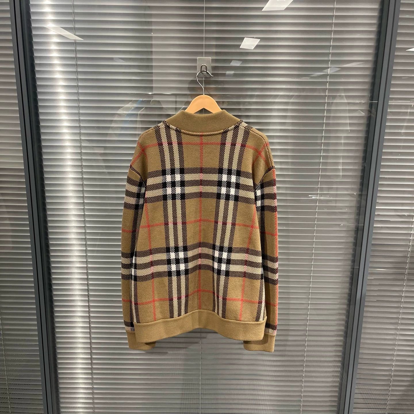 Burberry Burberry baseball collar wool zip knit jacket XL Size US XL / EU 56 / 4 - 2 Thumbnail