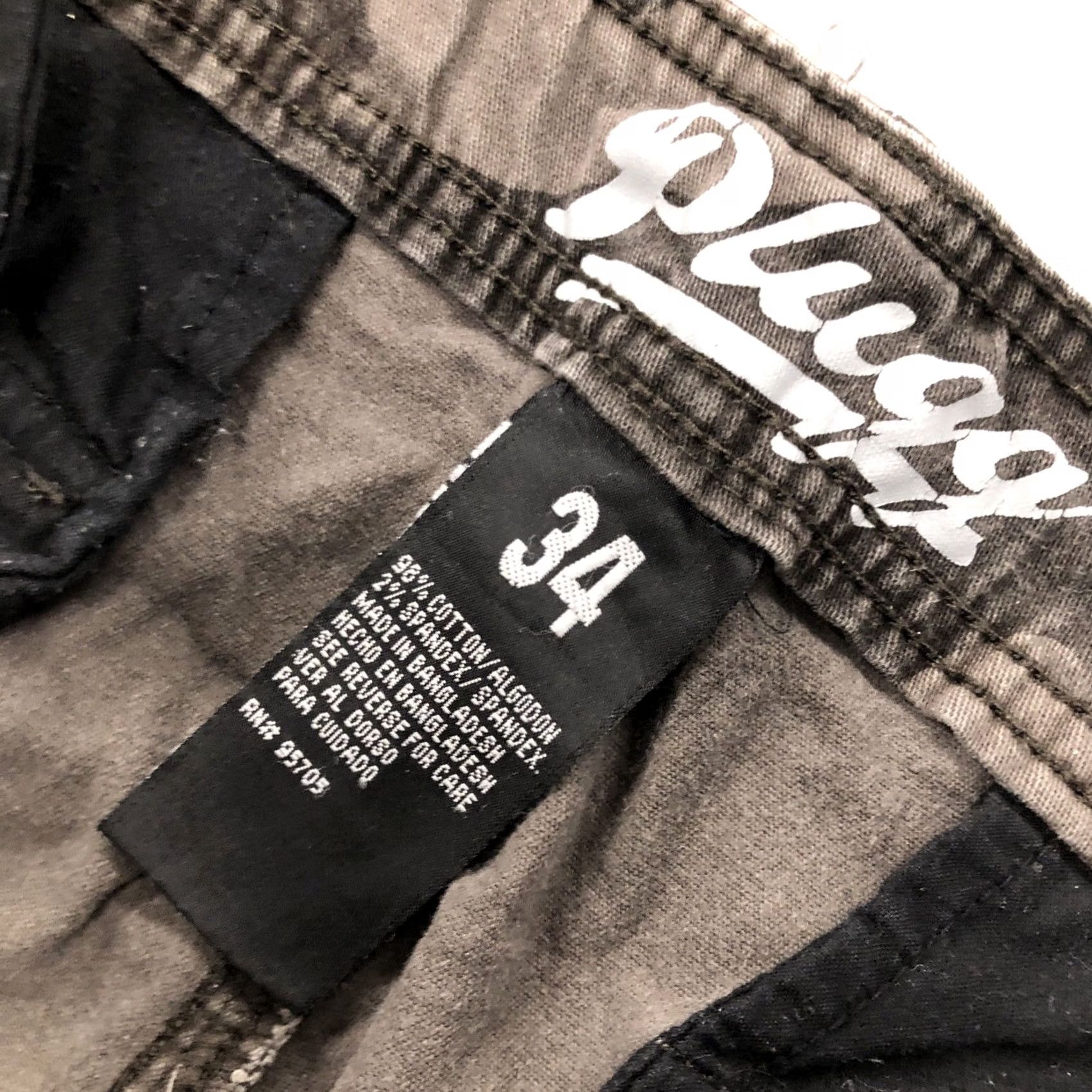 Vintage PLUGG JEANS CO. MENS GREEN CAMO CARGO Pants Size 36x29 Tapered Elastic Hem Size US 36 / EU 52 - 6 Thumbnail