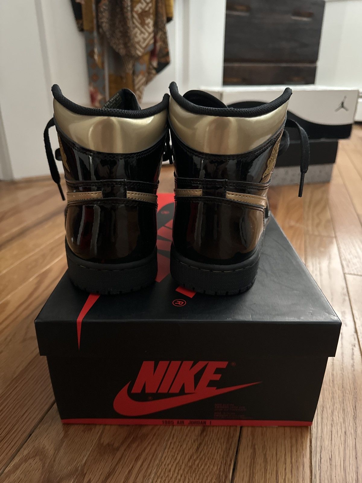 Jordan Brand × Nike AIR JORDAN 1 HIGH - BLACK/GOLD METALLIC Size US 9 / EU 42 - 4 Thumbnail