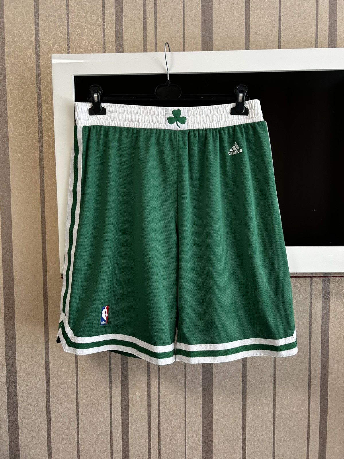 Adidas Vintage Adidas shorts NBA Celtic basketball style size m Size US 32 / EU 48 - 1 Thumbnail