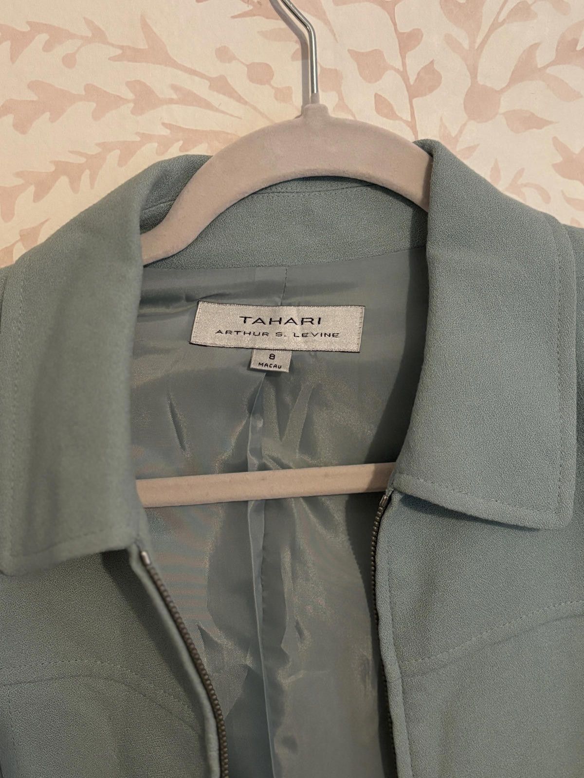 Designer Tahari Women's Blazer Size 8 in Soft Green Size M / US 6-8 / IT 42-44 - 2 Thumbnail