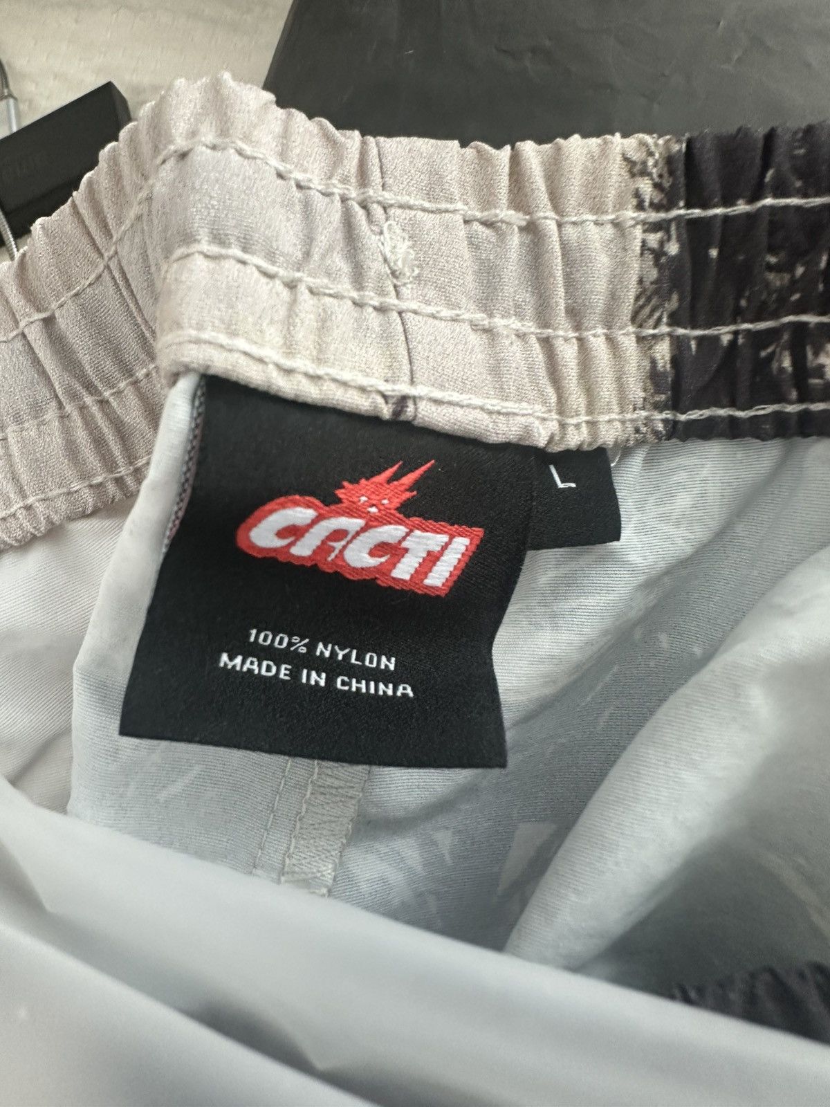 Travis Scott Travis Scott Cactus Jack CACTI Graphic Shorts – L – NWT Size US 34 / EU 50 - 3 Thumbnail