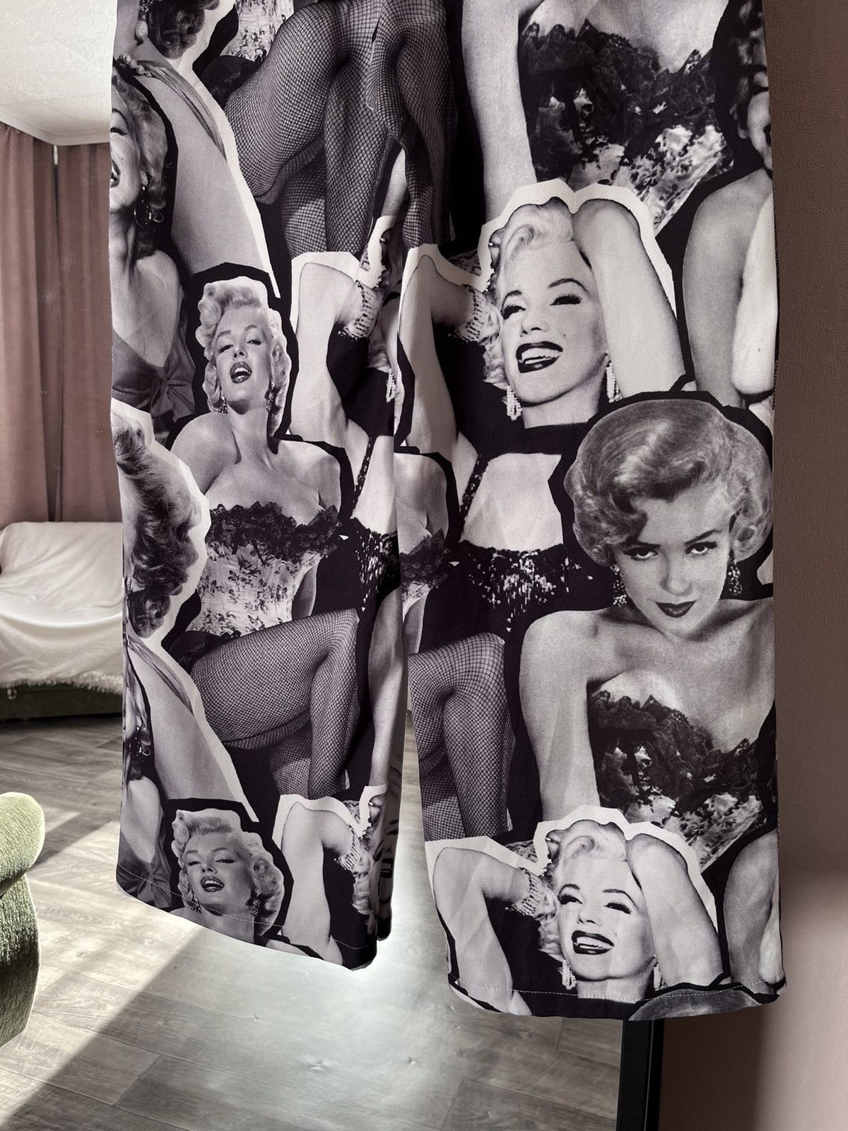 Other Marilyn Monroe All Over Print Photo Pants SHEIN Size S Size 30" / US 8 / IT 44 - 9 Thumbnail