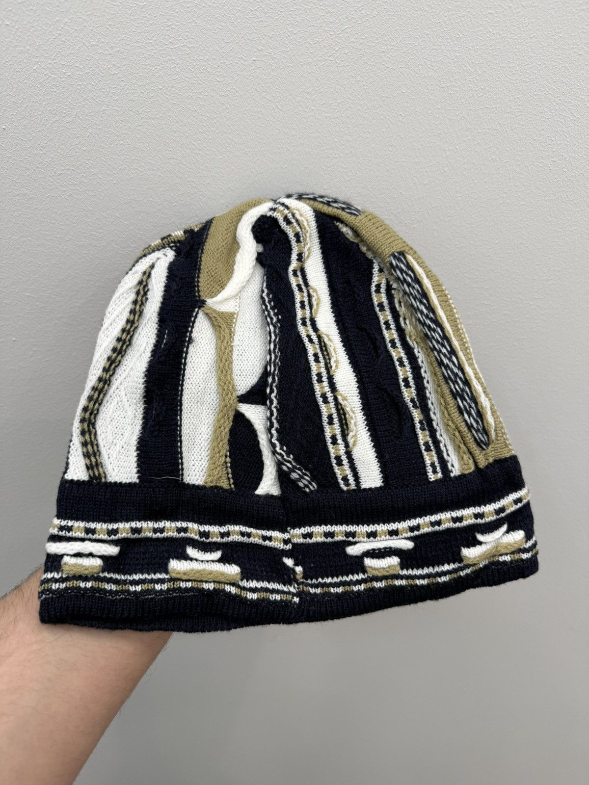 Vintage Vintage Coogi Style Beanie 3D Knit Tundra Size ONE SIZE - 3 Thumbnail