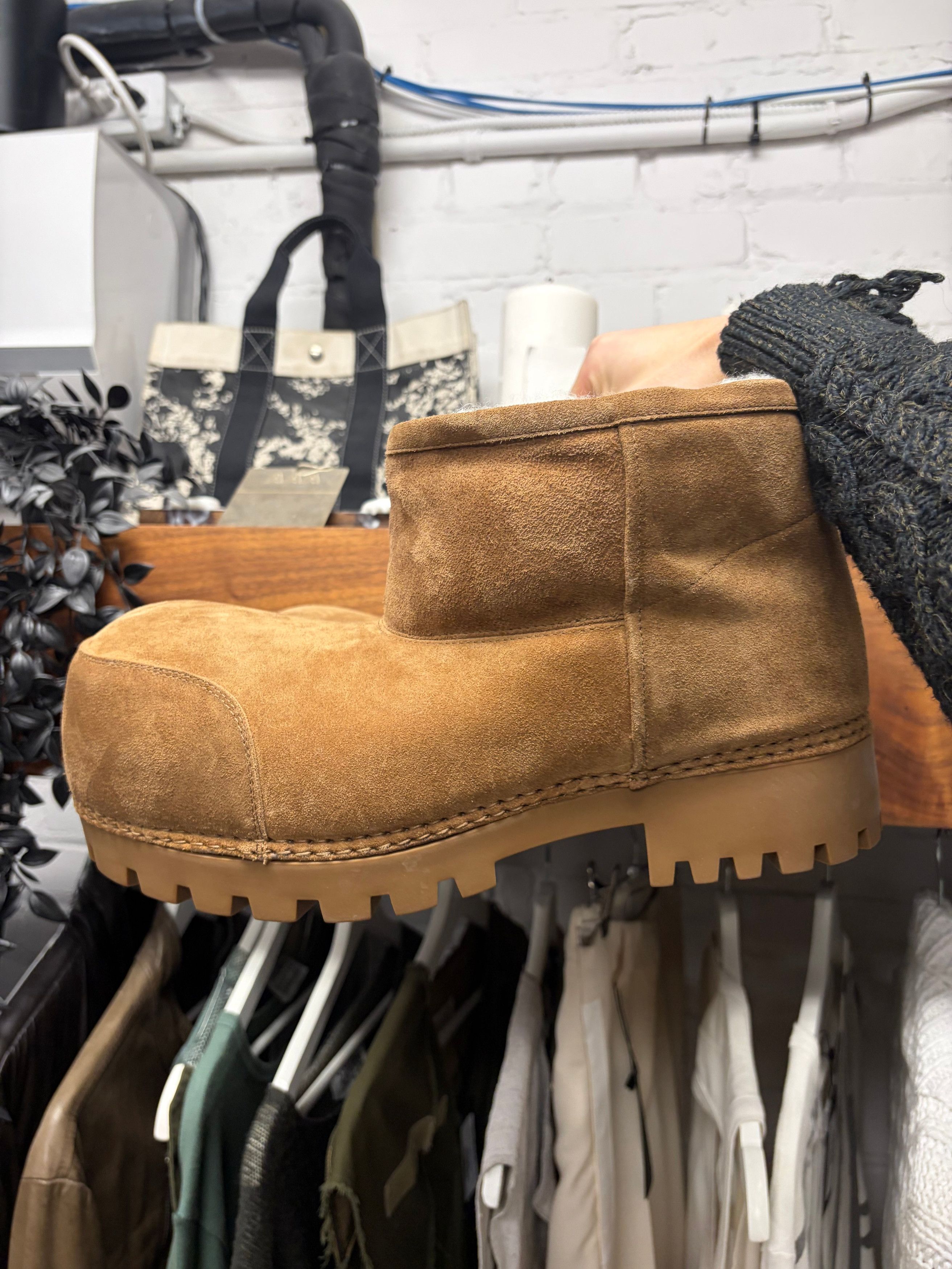 Balenciaga Balenciaga ‘Alaska’ Brown Suede/Shearling Low Top Booties Size US 9 / IT 39 - 1 Thumbnail
