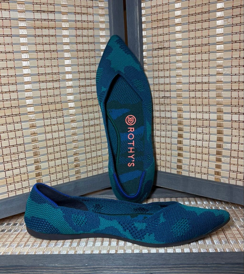 Women's Rothy's Teal Blue Camo The Point II Flats Size 6.5