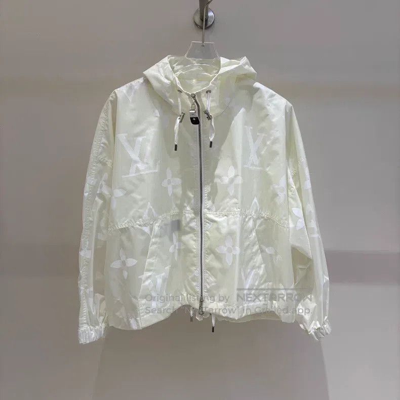Louis Vuitton Louis Vuitton Casual monogrammed hooded long-sleeved jacke Size XS / US 0-2 / IT 36-38 - 1 Thumbnail