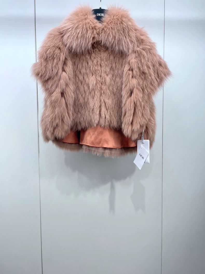 Dior Dior Fox fur grass cloak vest Size XS / US 0-2 / IT 36-38 - 1 Thumbnail