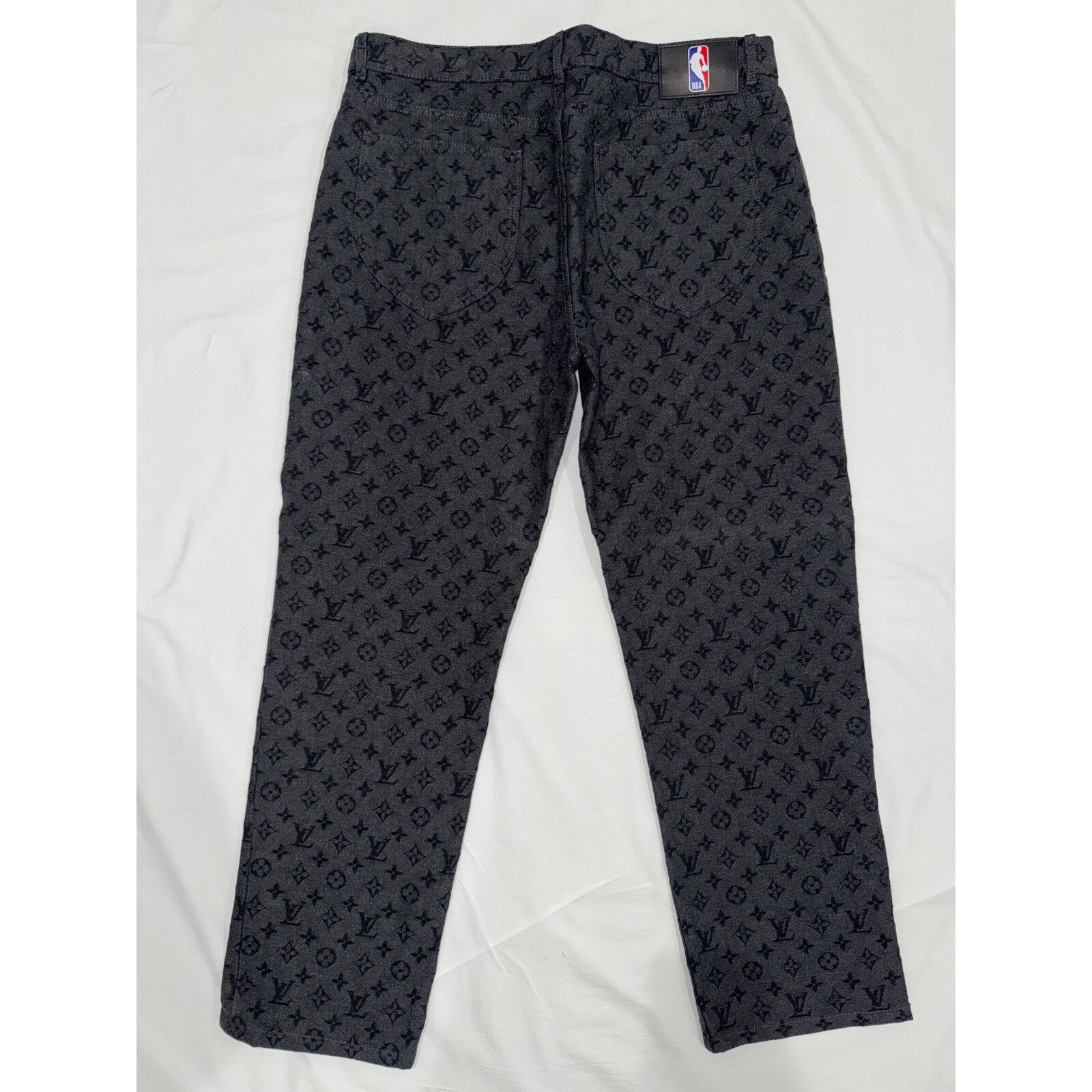 Louis Vuitton Louis Vuitton NBA Monogram Logo Gris Chine Grey Black Size US 34 / EU 50 - 9 Thumbnail