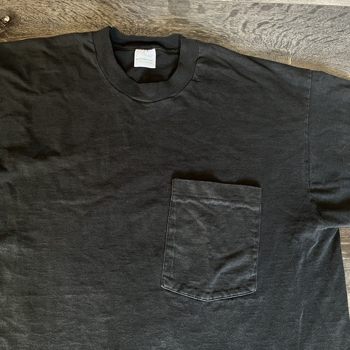 Vintage Vintage 1990s Slammer USA Munsingwear Pocket Black Blank Tee Size US L / EU 52-54 / 3 - 2 Thumbnail