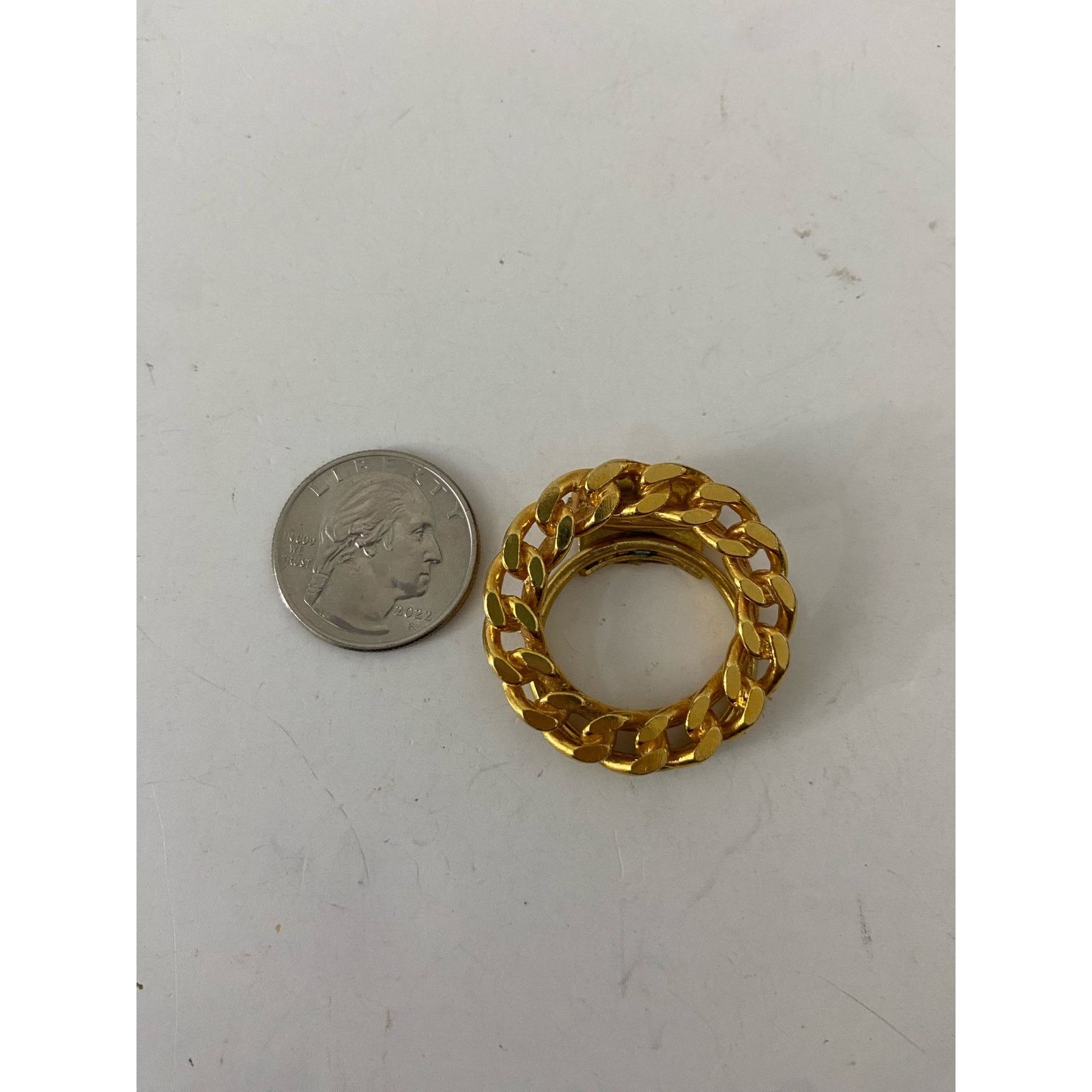 Vintage west Germany gold tone round brooch clip Size ONE SIZE - 4 Thumbnail