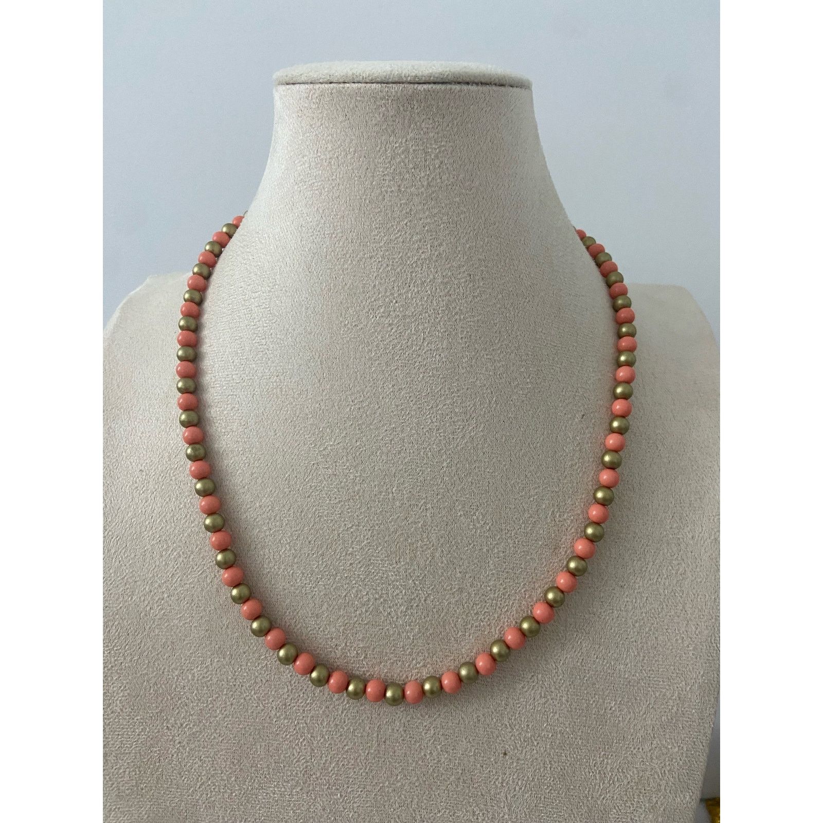 Handmade pink coral bead necklace Size ONE SIZE - 1 Thumbnail