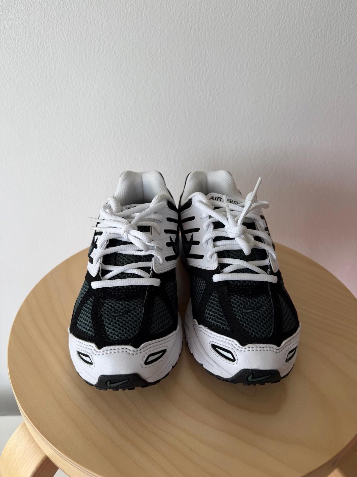Nike new nike womens w air pegasus 2005 sneakers shoes white 8 39 Size US 8 / IT 38 - 3 Thumbnail