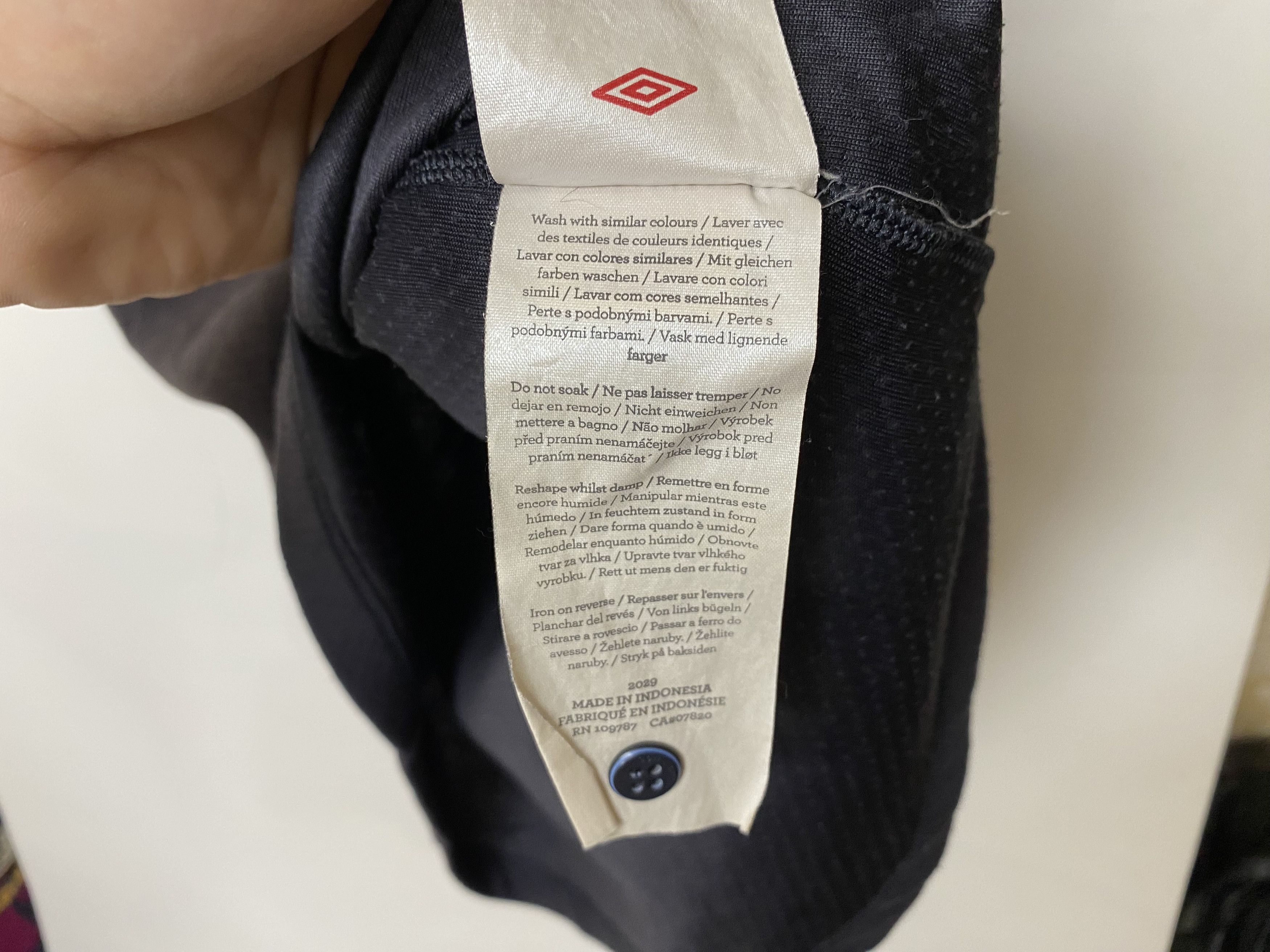 Umbro ENGLAND TEAM 2011 2013 AWAY FOOTBALL SHIRT SOCCER JERSEY Size US M / EU 48-50 / 2 - 7 Thumbnail