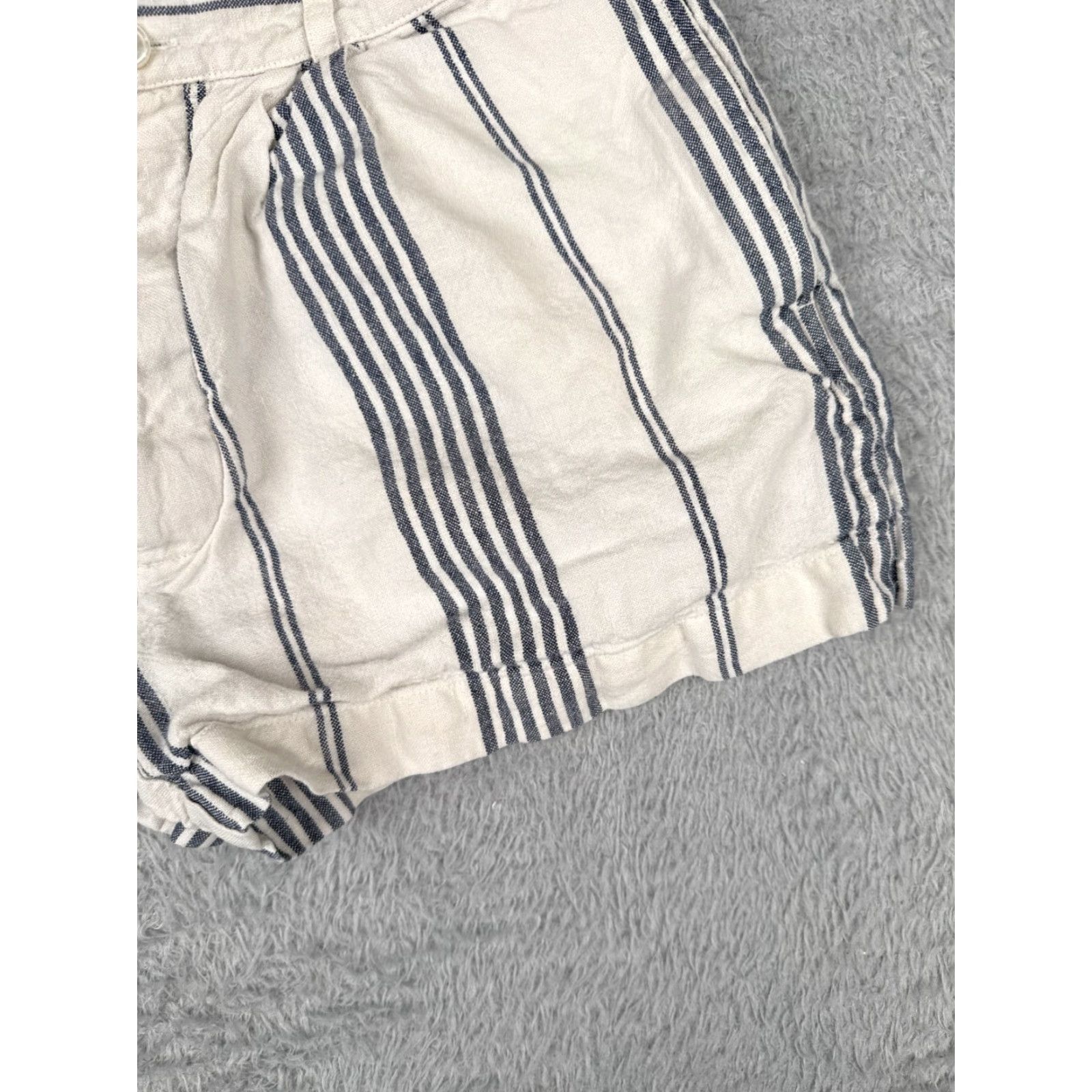 Polo Ralph Lauren Polo Ralph Lauren Womens Chino Shorts Size 2 White Blue Stripe 100% Linen Elastic Waist Cargo Pocket Size 26" / US 2 / IT 38 - 2 Thumbnail