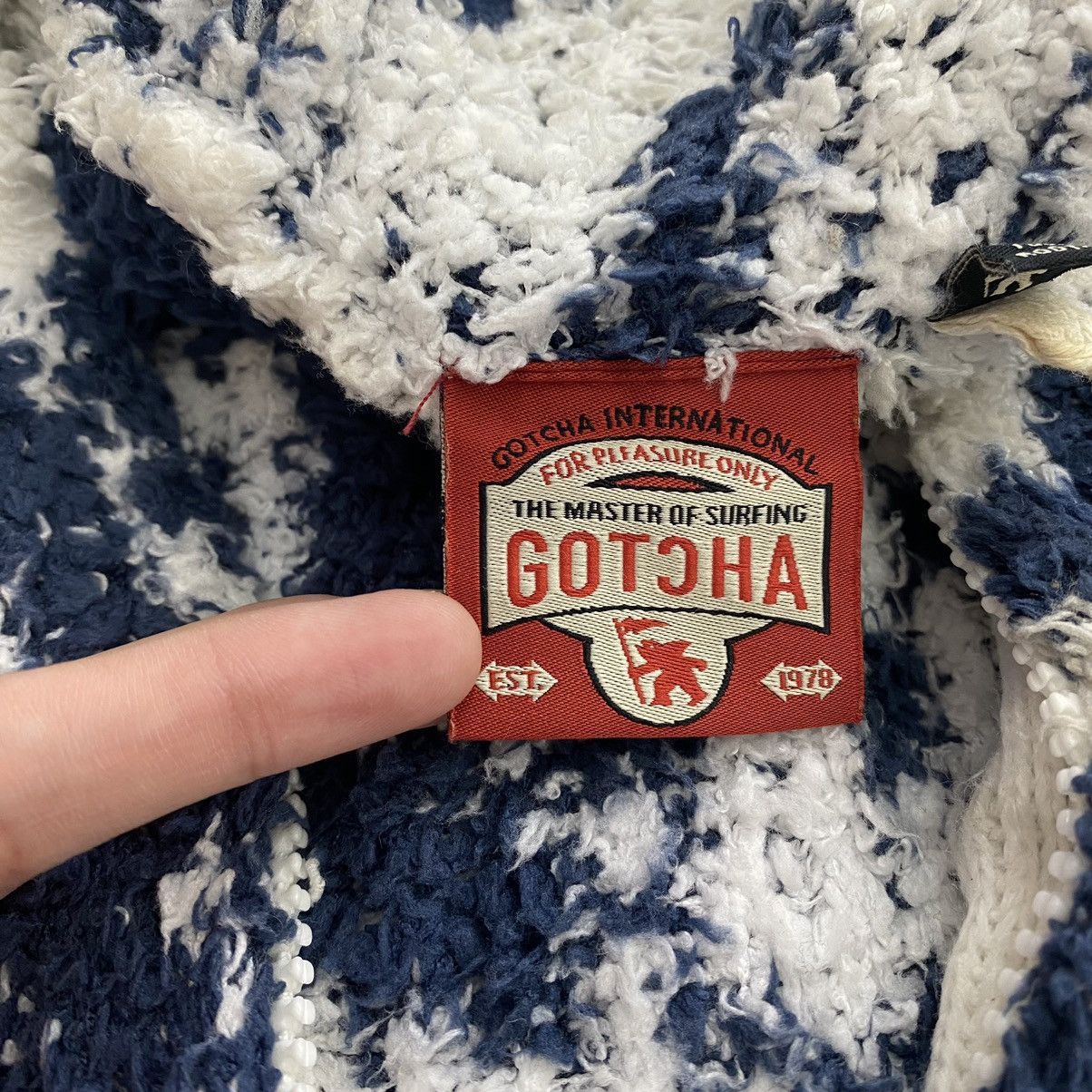 Gotcha Vintage GOTCHA SURF Brand Overprint Deep Pile Sherpa Hoodie Size US L / EU 52-54 / 3 - 5 Thumbnail