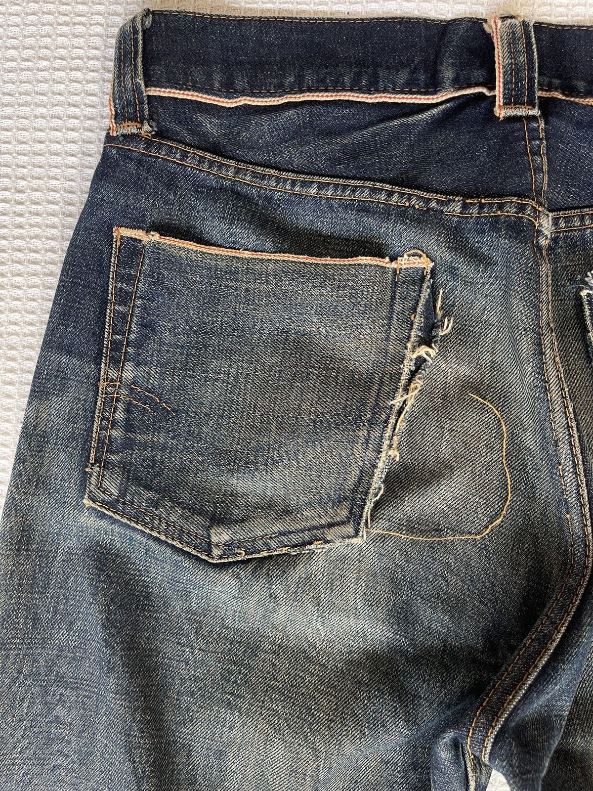 Nepenthes VINTAGE90s🔥HOGGS NEPENTHES NEEDLES🔥Thrashed Selvedge Jeans Size US 32 / EU 48 - 22 Thumbnail