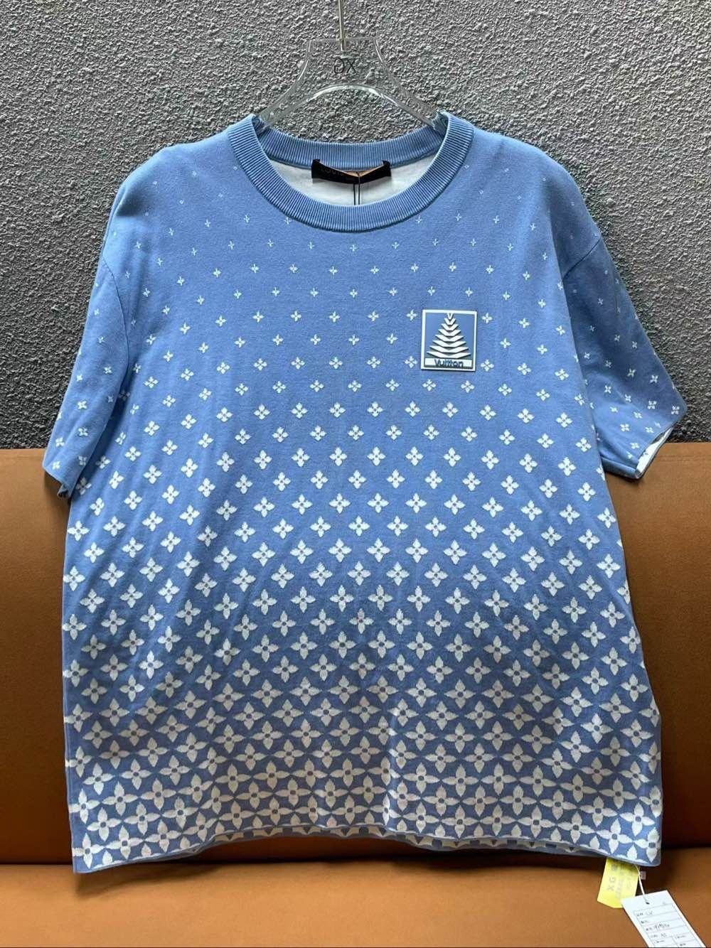 Louis Vuitton Louis Vuitton Monogram Ski T-Shirt Size M Size US M / EU 48-50 / 2 - 1 Thumbnail