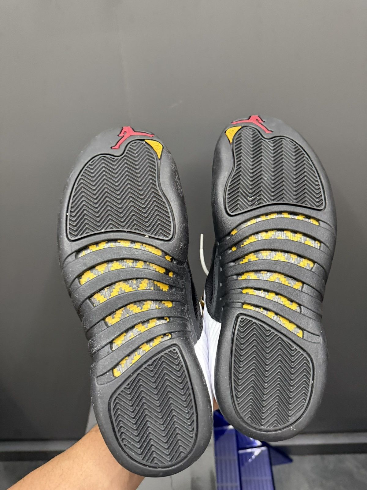 Jordan Brand Jordan 12 Retro Low Taxi 2011 Size 9.5 308317-104 Size US 9.5 / EU 42-43 - 5 Thumbnail
