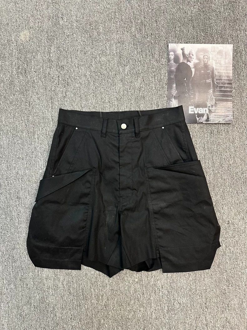 Rick Owens Rick Owens Black Cargo Shorts for Men Size US 28 / EU 44 - 1 Thumbnail