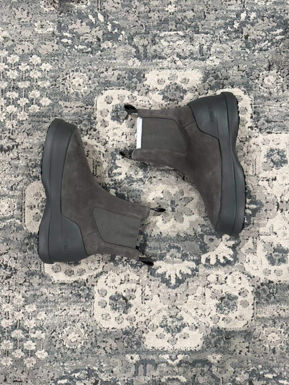 Moon Boot Moon Boots Men’s Luna Chelsea Suede Anthracite Size 10.5 Size US 10.5 / EU 43-44 - 2 Thumbnail