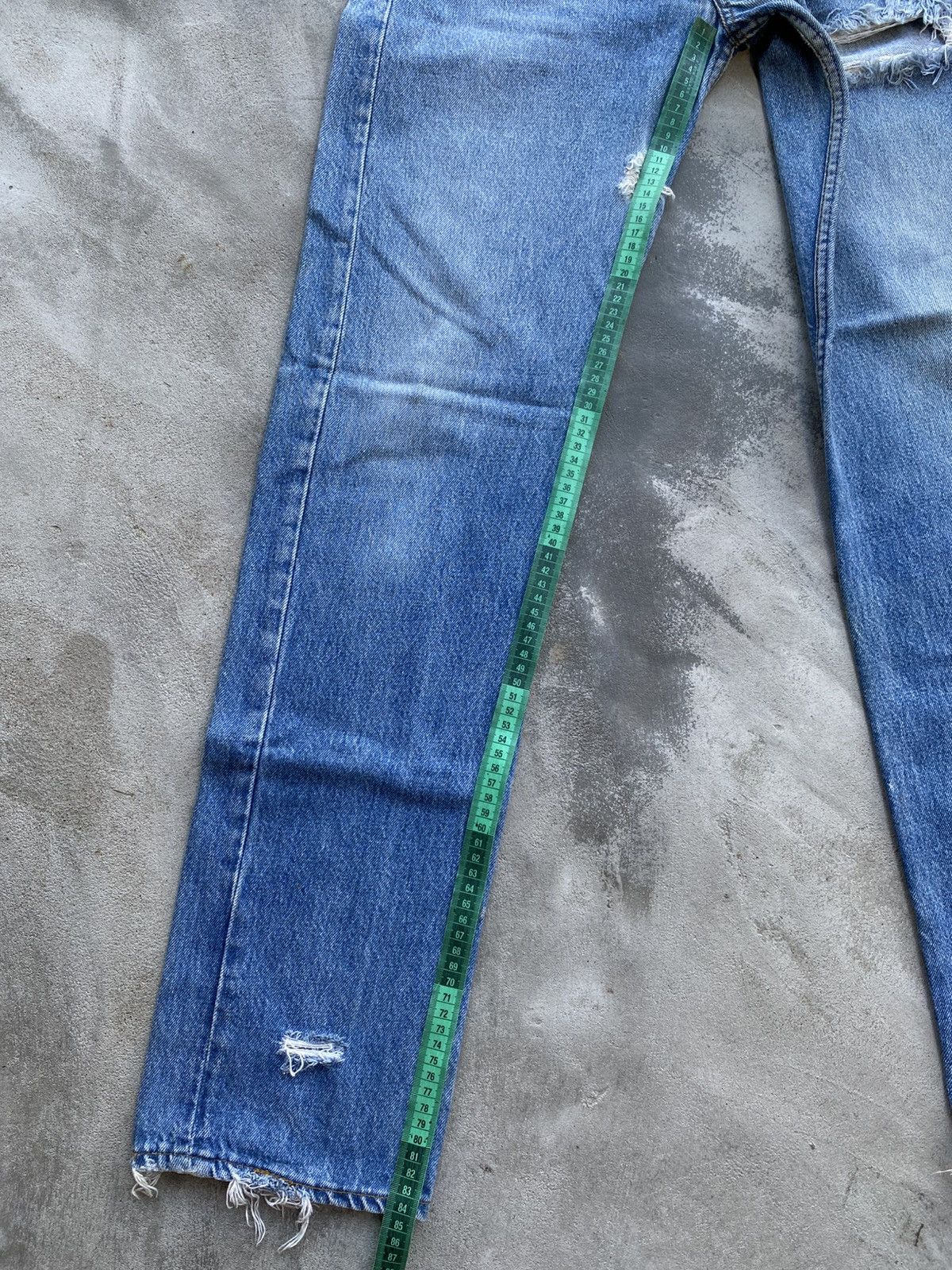 Levi's Vintage Clothing VINTAGE LEVI’S 501 DISTRESSED Size US 31 - 20 Thumbnail