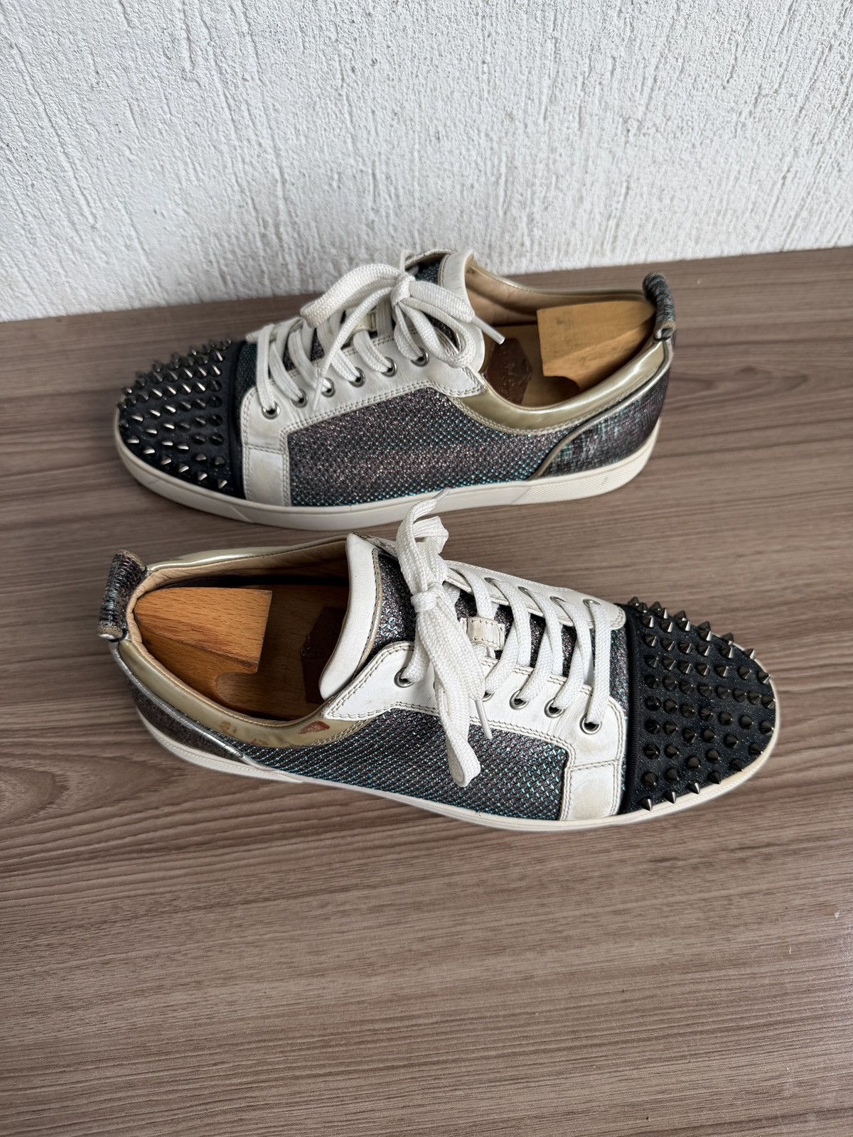 Christian Louboutin louis juniour orlato spike sneaker Size US 10.5 / EU 43-44 - 14 Thumbnail
