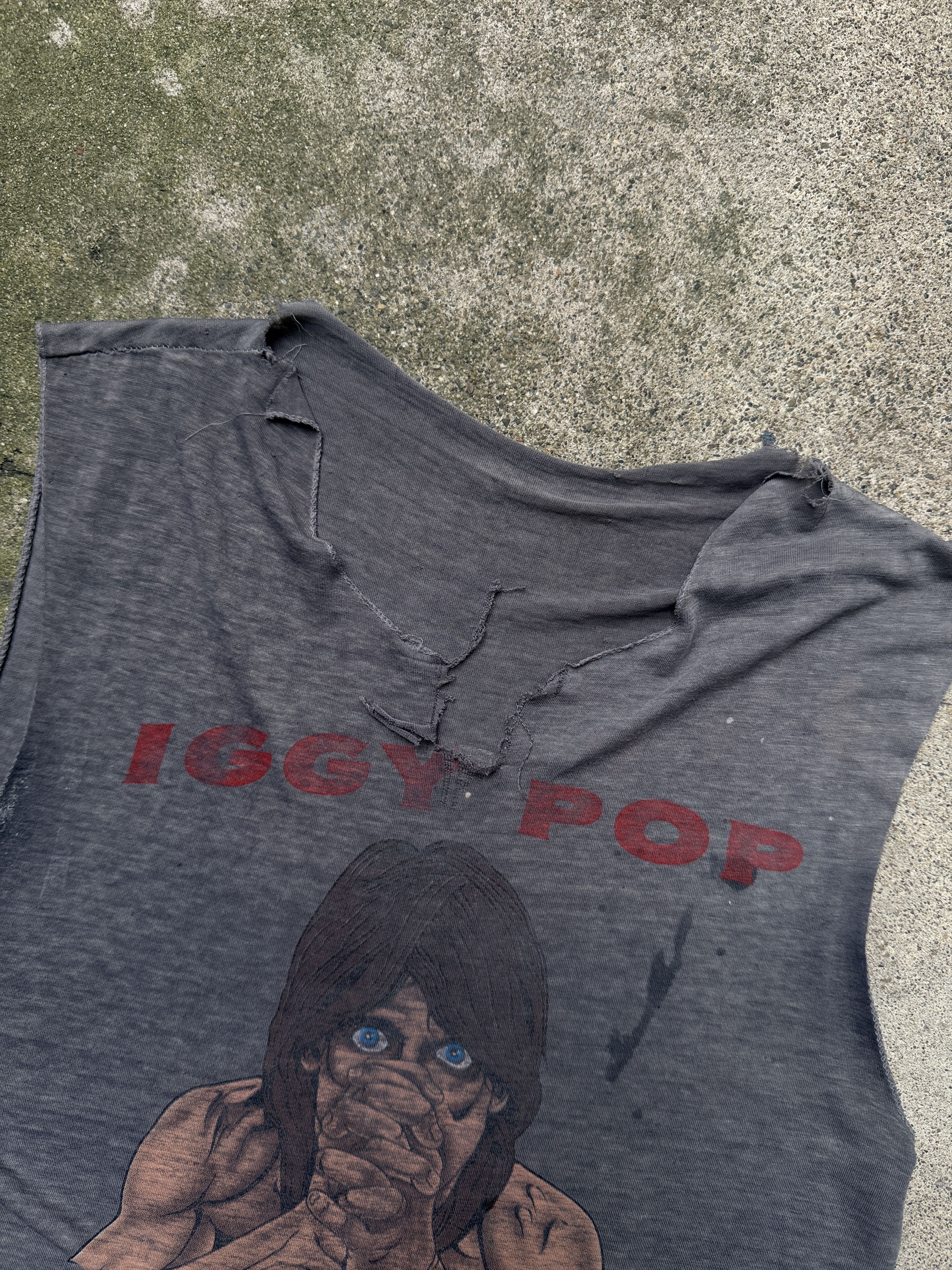 Vintage vintage iggy pop thrashed punk rock t-shirt tee Size US M / EU 48-50 / 2 - 3 Thumbnail