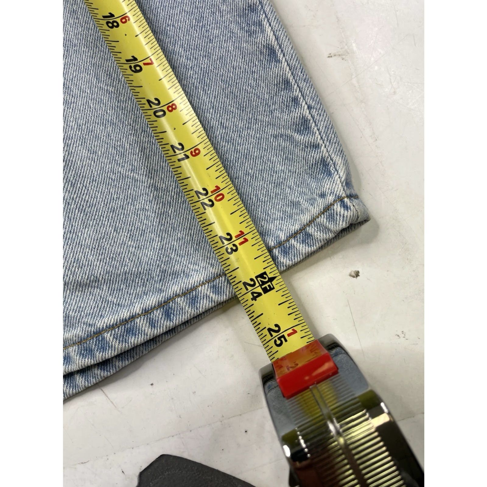 Levi's VINTAGE Levi's Jorts Levis jean shorts Light Wash Mens 38 USA Y2K orange tab blue 38 Small marks back No rips or tears Size US 38 / EU 54 - 3 Thumbnail