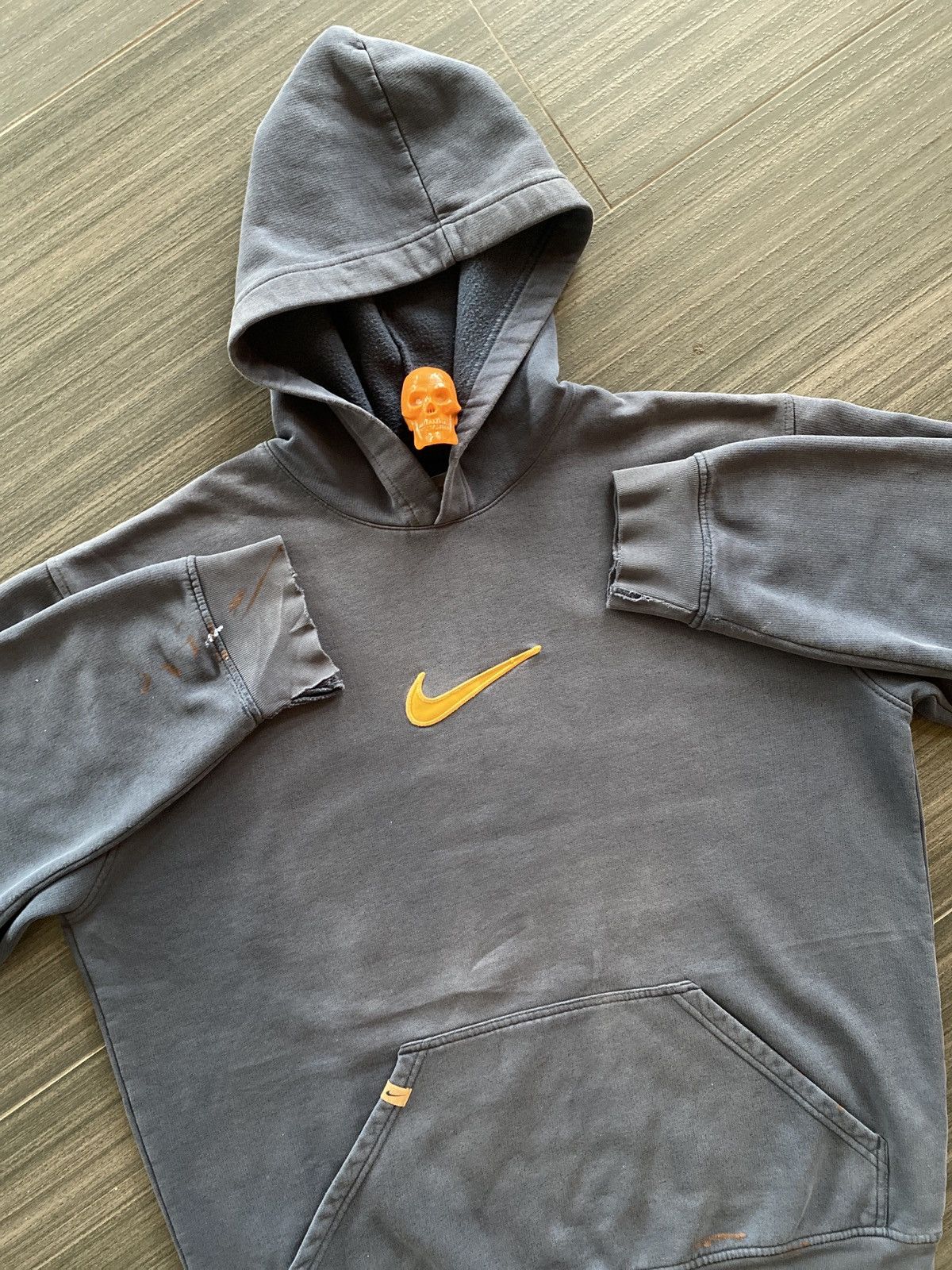 Nike × Vintage Nike faded and distressed swoosh logo hoodie XL Size US XL / EU 56 / 4 - 2 Thumbnail