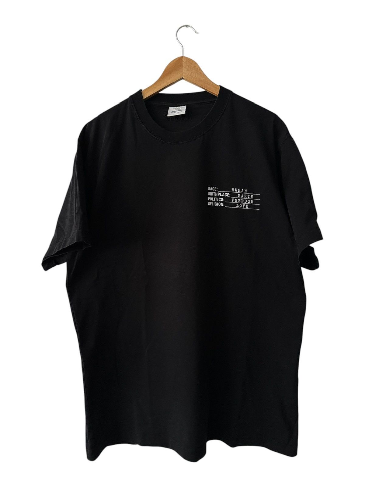 Vetements Vetements Human Identity Tee Size US L / EU 52-54 / 3 - 1 Thumbnail