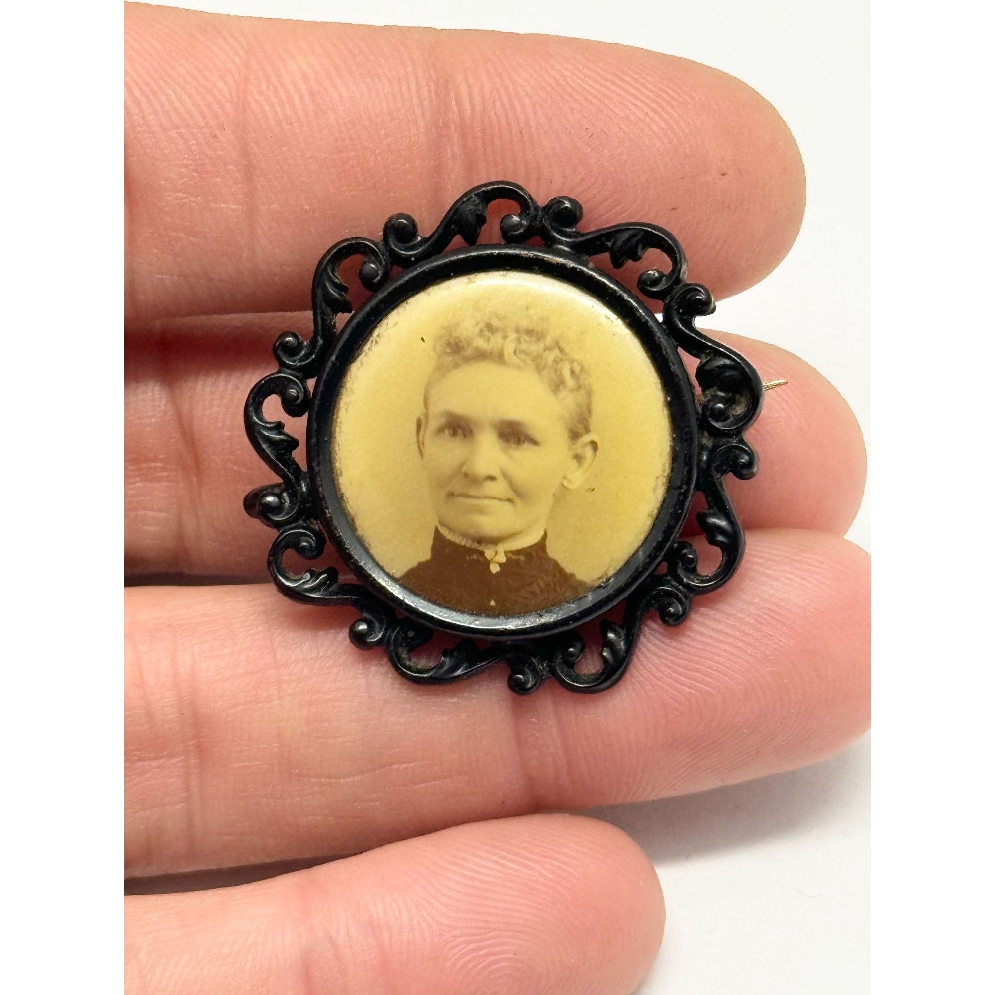 Vintage Estate antique portrait frame pin Size ONE SIZE - 1 Thumbnail