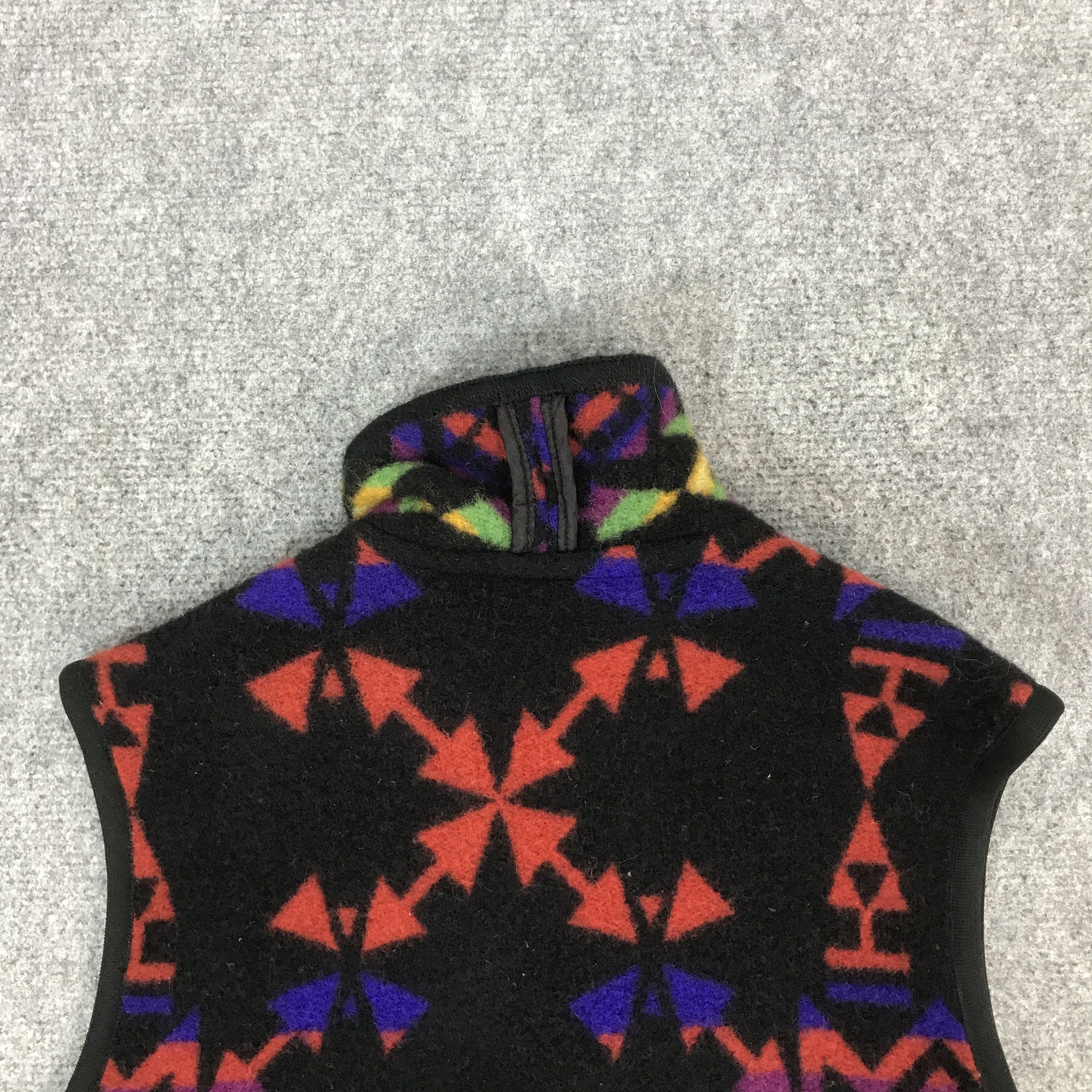 United Colors Of Benetton VTG UNITED COLORS OF BENETTON NAVAJO VEST Size US M / EU 48-50 / 2 - 4 Thumbnail