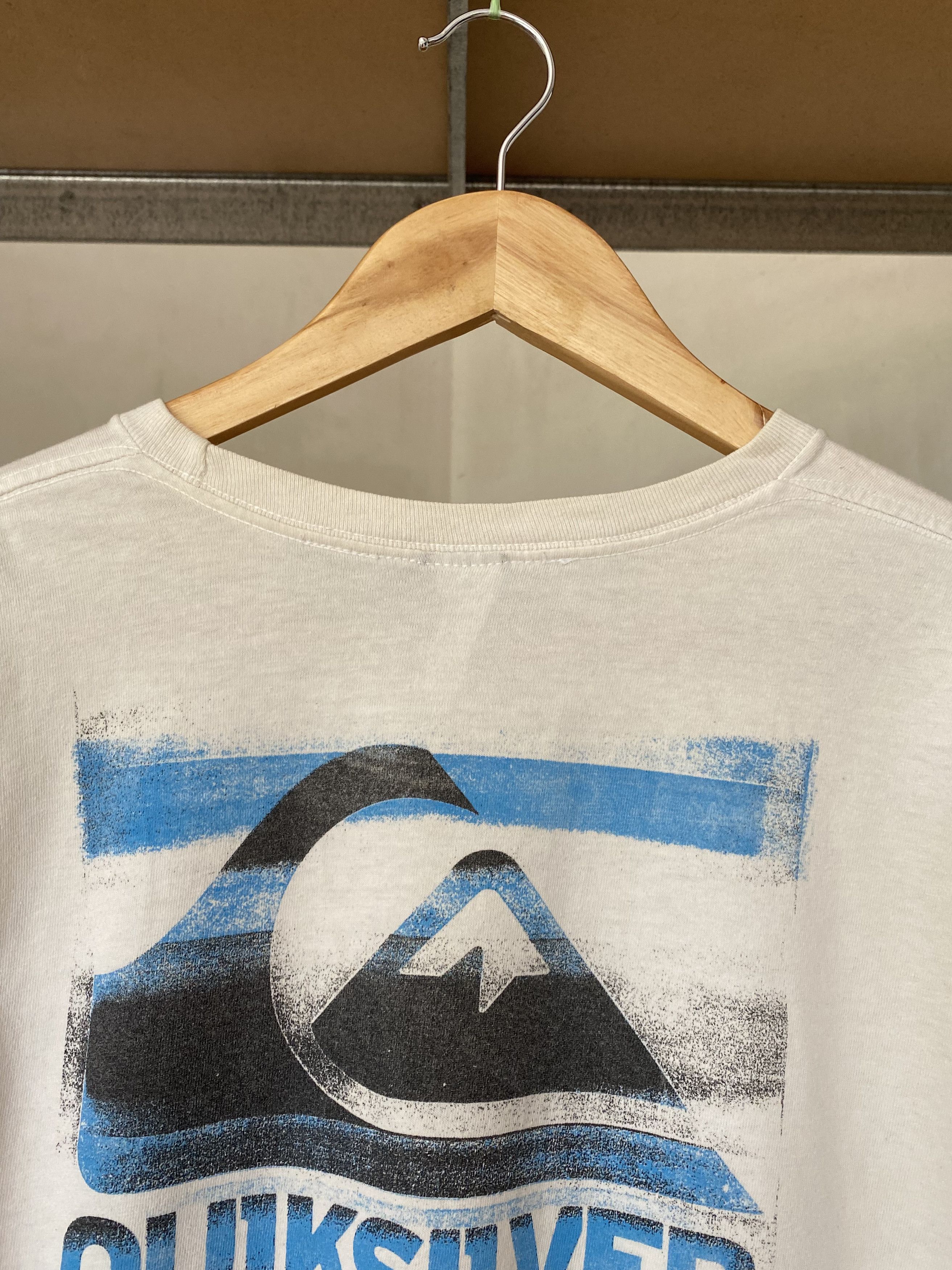 Quiksilver Quiksilver Vintage 2000s Las Vegas White Surf Style T-shirt Size US M / EU 48-50 / 2 - 13 Thumbnail