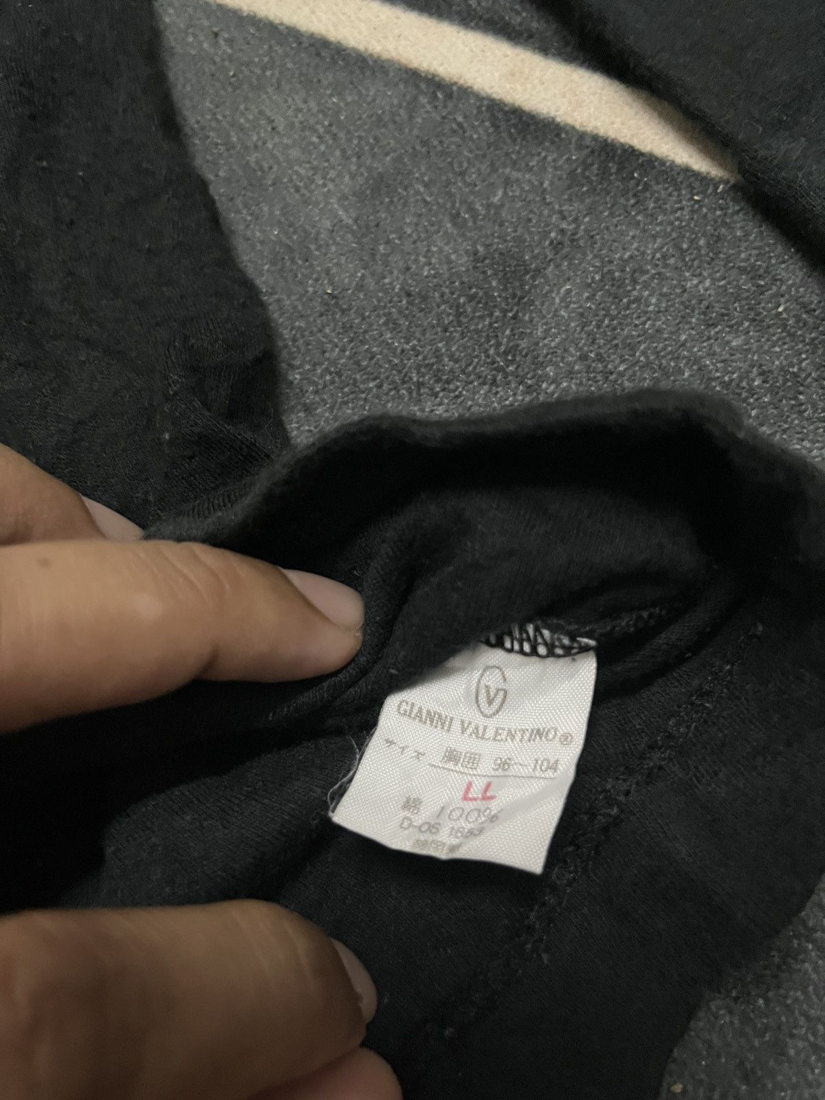 Gianni Valentino 💥Pure Black Gianni Valentino VALENTINO 90s Tee Size US XL / EU 56 / 4 - 8 Thumbnail