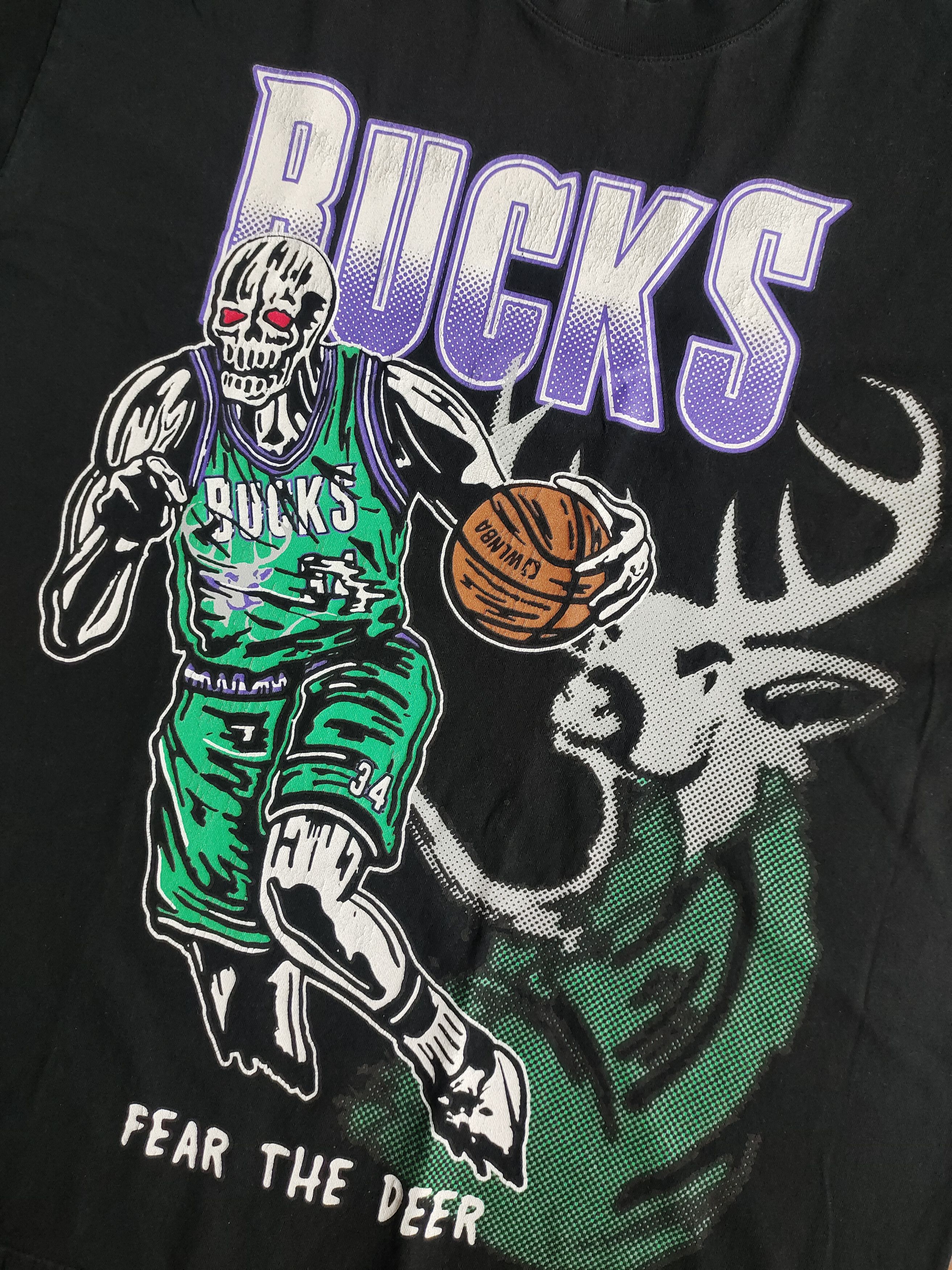 Vintage Vintage Milwaukee Bucks Skeleton 2000s t-shirt Size US L / EU 52-54 / 3 - 4 Thumbnail