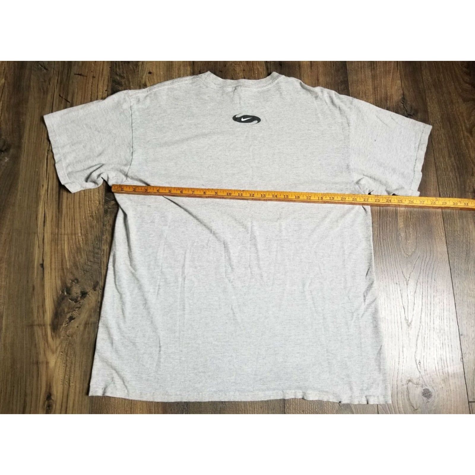 Nike VINTAGE Nike 90s Basketball T-Shirt Men Large Gray Double-Sided Logo Distressed Size US L / EU 52-54 / 3 - 2 Thumbnail