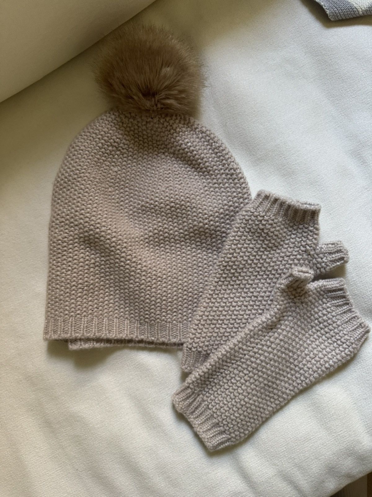 Johnstons Of Elgin Johnstons of Elgin beanie and gloves Size ONE SIZE - 1 Preview