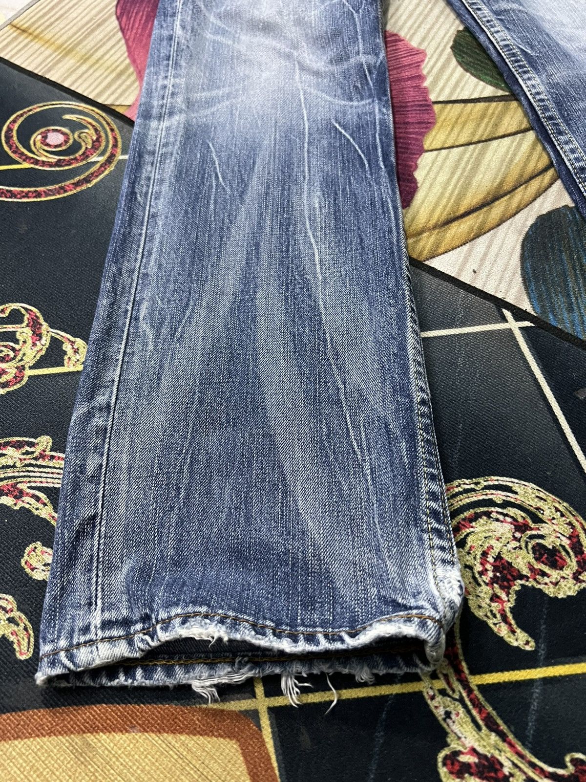 Levi's Vintage Levi’s 502 Distressed Faded Clawmark Jean Very Rare Size US 29 - 4 Thumbnail