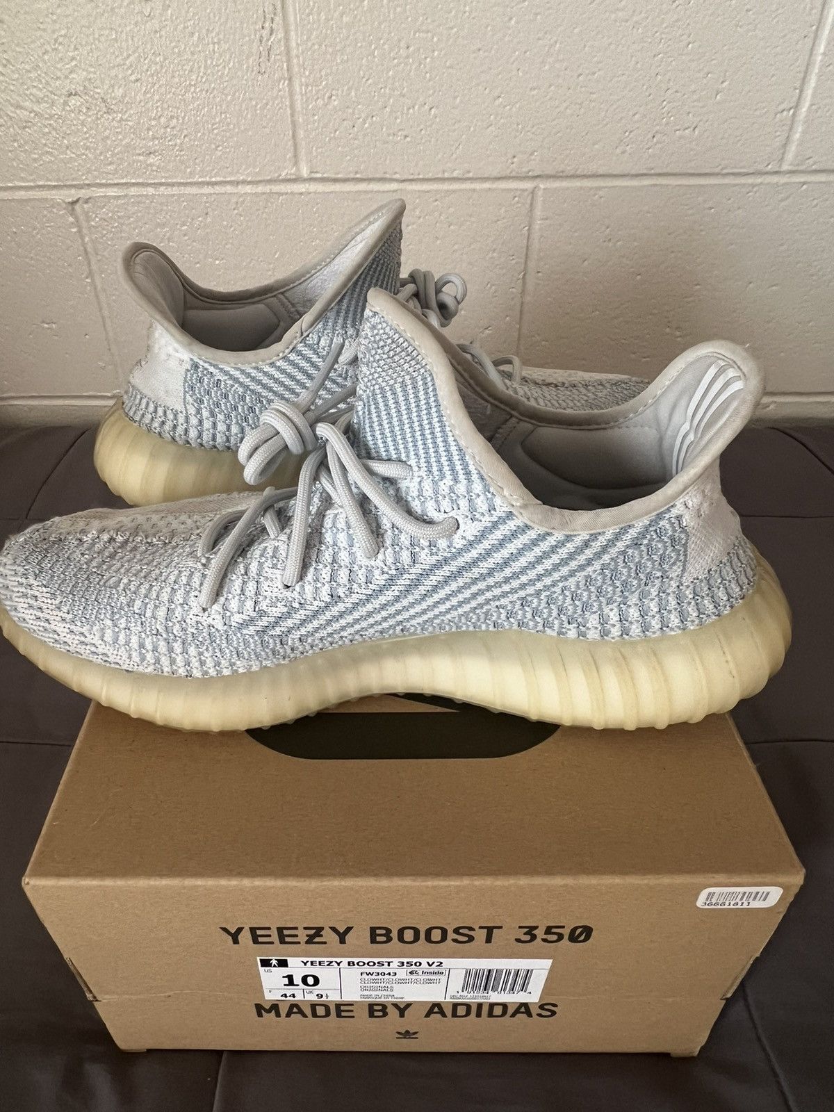 Vintage × Yeezy Yeezy 350 Cloud White Size 10 Size US 10 / EU 43 - 3 Thumbnail