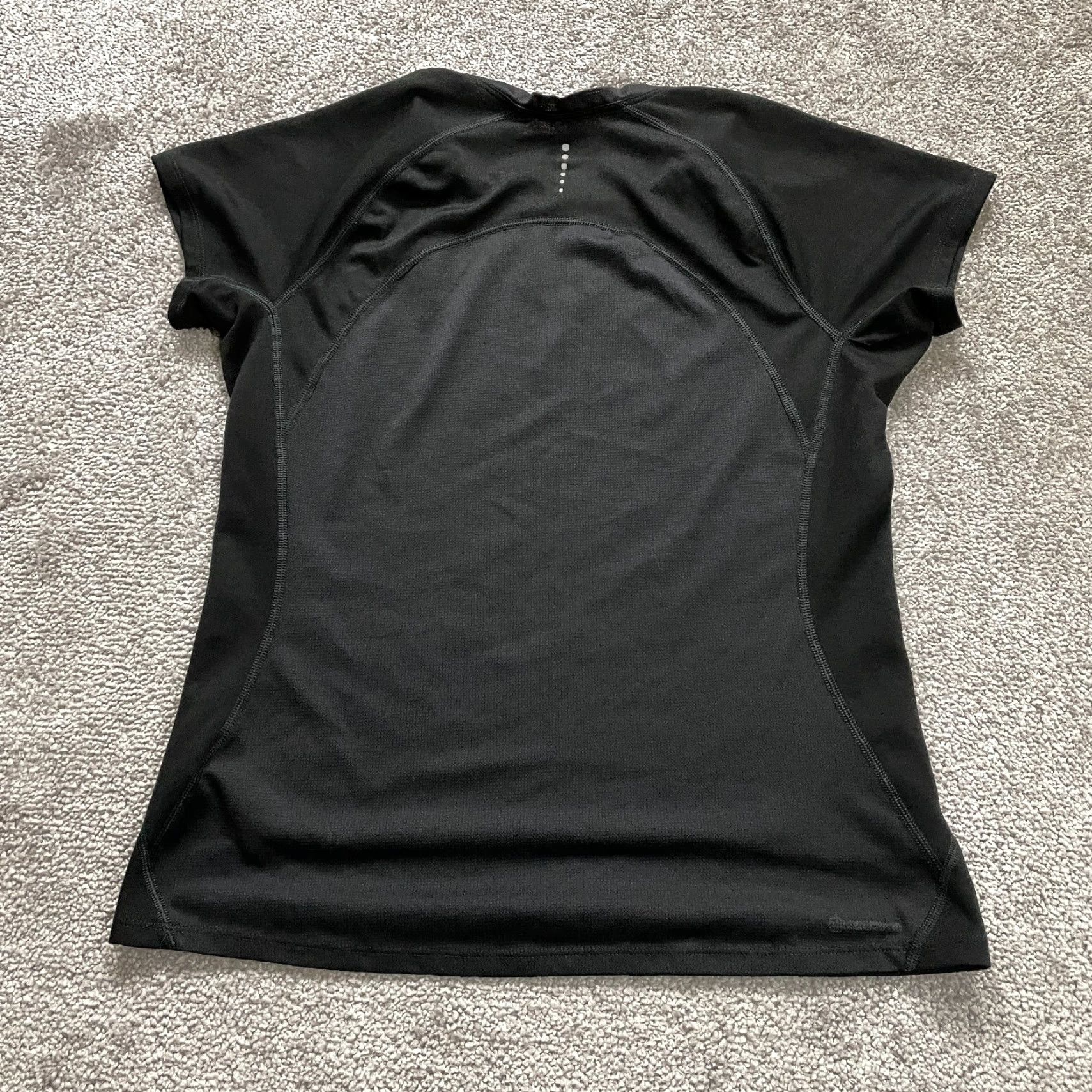 The North Face The North Face Active Top Womens Small Black Short Sleeve Round Neck Running Gym Size S / US 4 / IT 40 - 2 Thumbnail