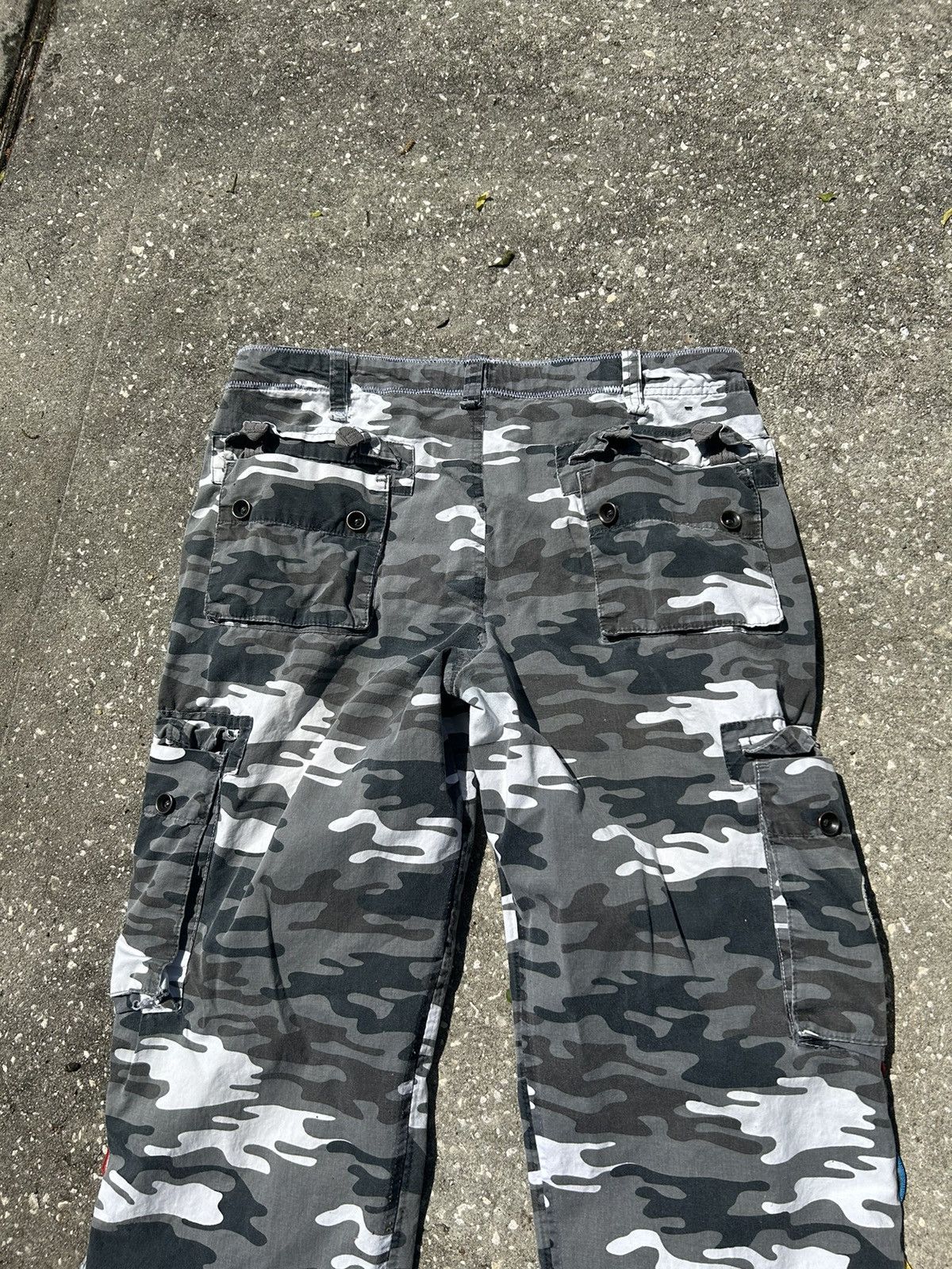 Other 1/1 Your World vintage space launch patchwork camo pants Size US 36 / EU 52 - 8 Thumbnail